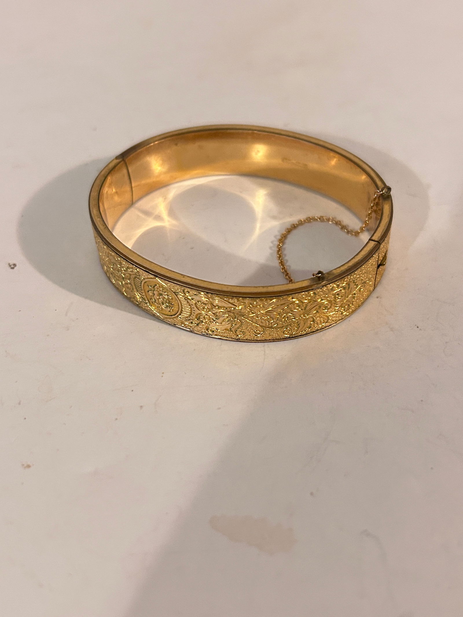 Vintage Simmons Gold Filled Bangle Bracelet Betsy Ross 1/2??W Hinged Etched 7" (1 of 5)