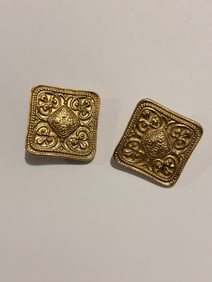 Vintage Goldtone Clipon Fashion Earrings 1 1/4 x 1 1/4