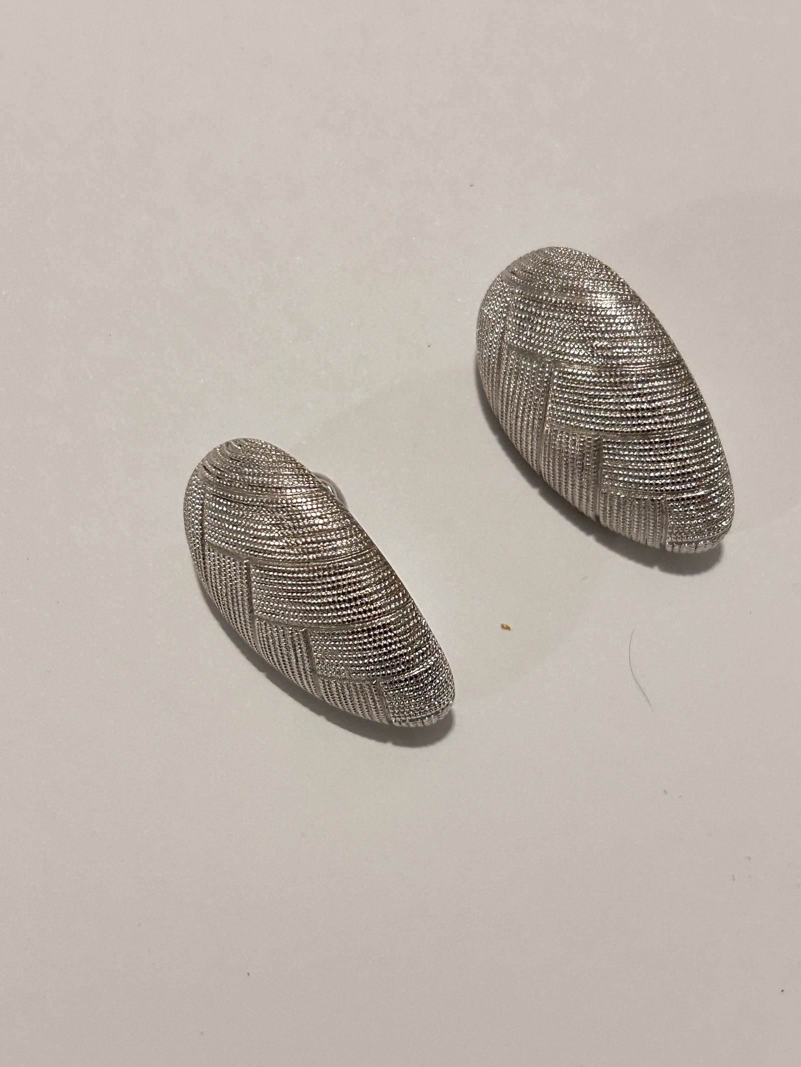 Vintage Monet Silver Tone Fashion Earrings: Vintage Monet Silver Tone Fashion Earrings Please view all photos as they are part of the description and condition of this Item, Feel free to contact me with questions or picture requests! Used Item