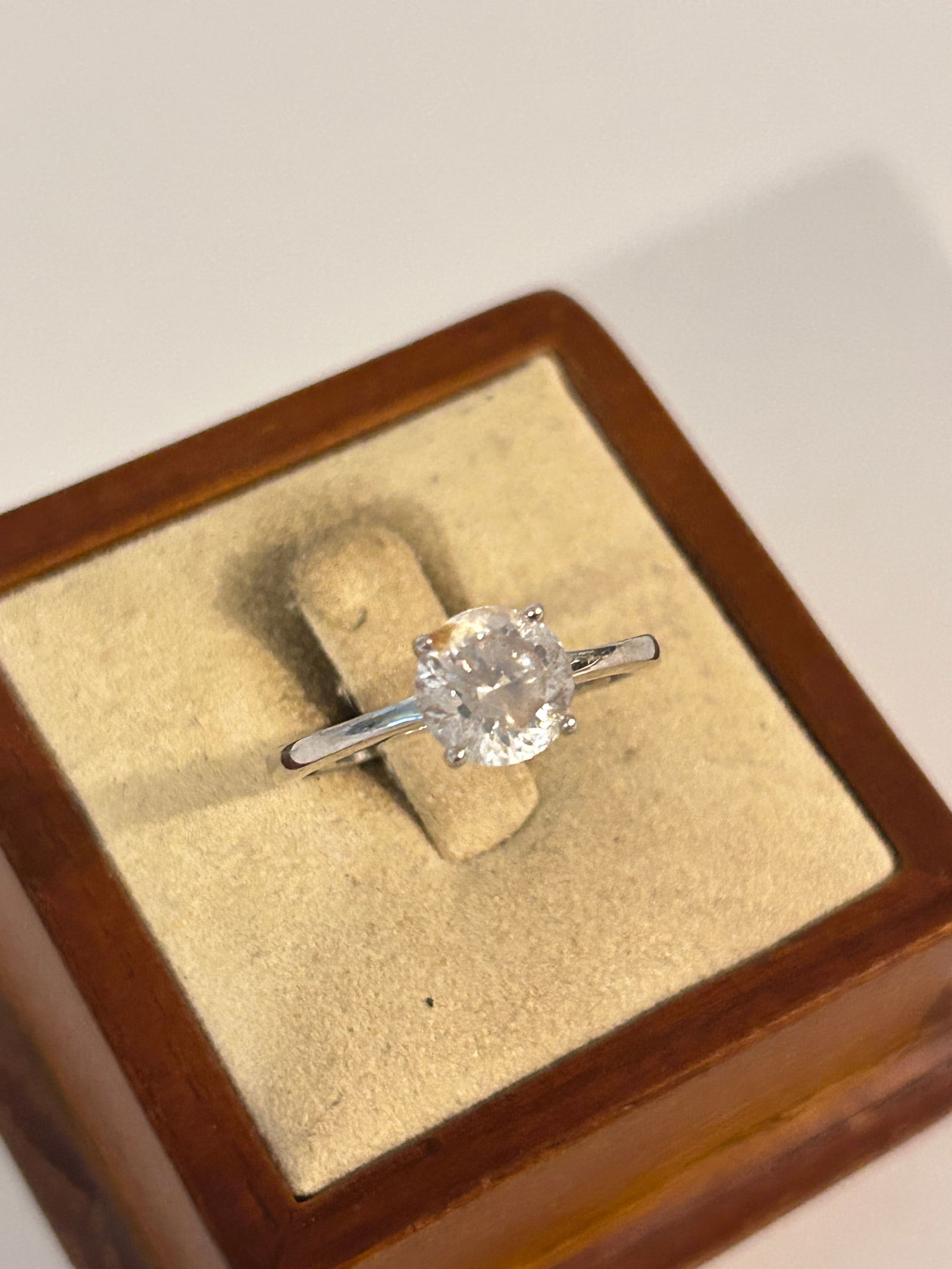 Vintage Sterling Silver CZ Ring SZ 9 (1 of 4)