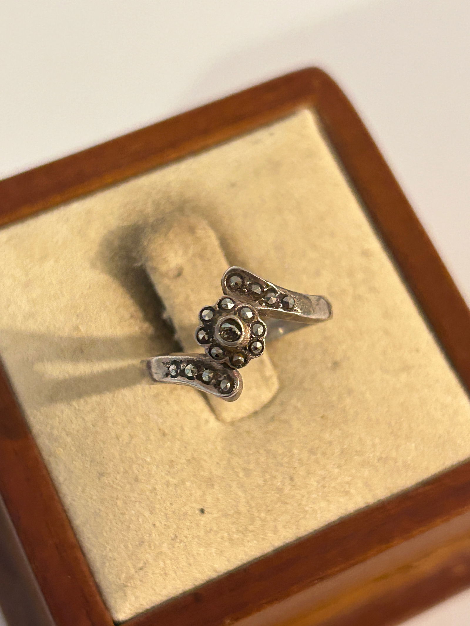 Vintage Sterling Silver marcasite Ring SZ 5 (1 of 5)