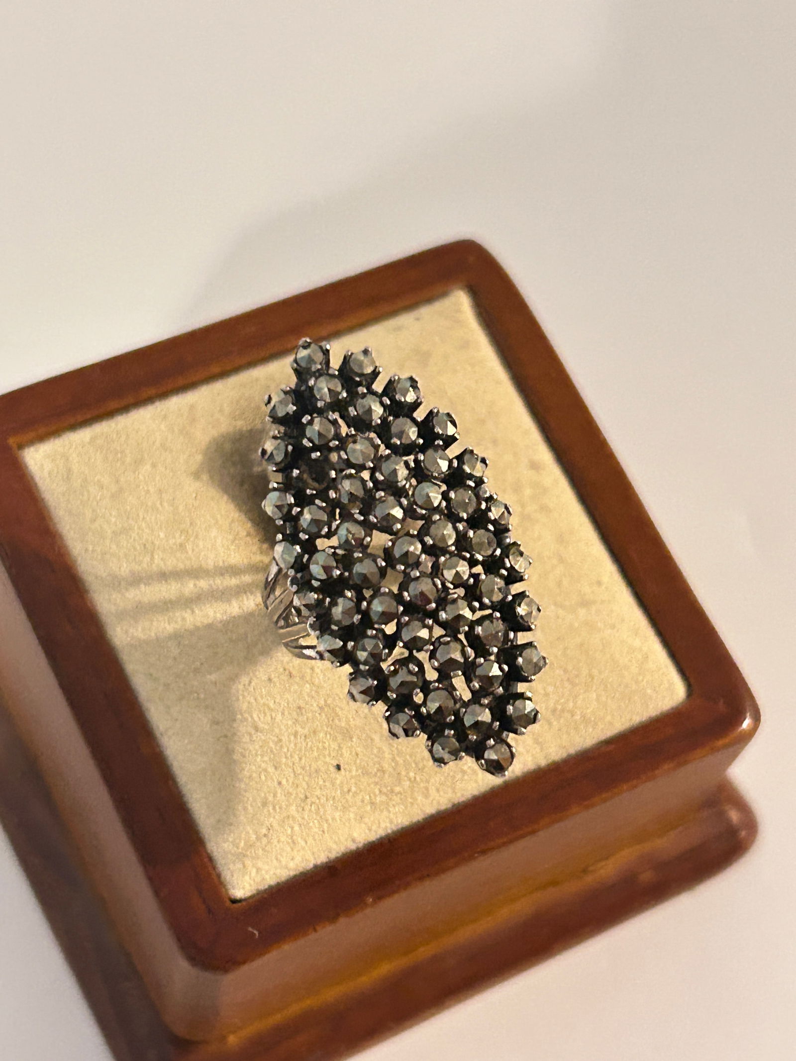 Vintage Sterling Silver Modernist Marcasite Ring SZ 7: Vintage Sterling Silver Modernist Marcasite Ring SZ 7 Please view all photos as they are part of the description and condition of this Item, Feel free to contact me with questions or picture requests!