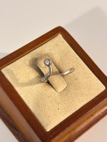 Vintage Sterling Silver Avon Ring SZ 4