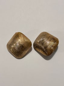 Vintage Fashion Gold tone Earrings
