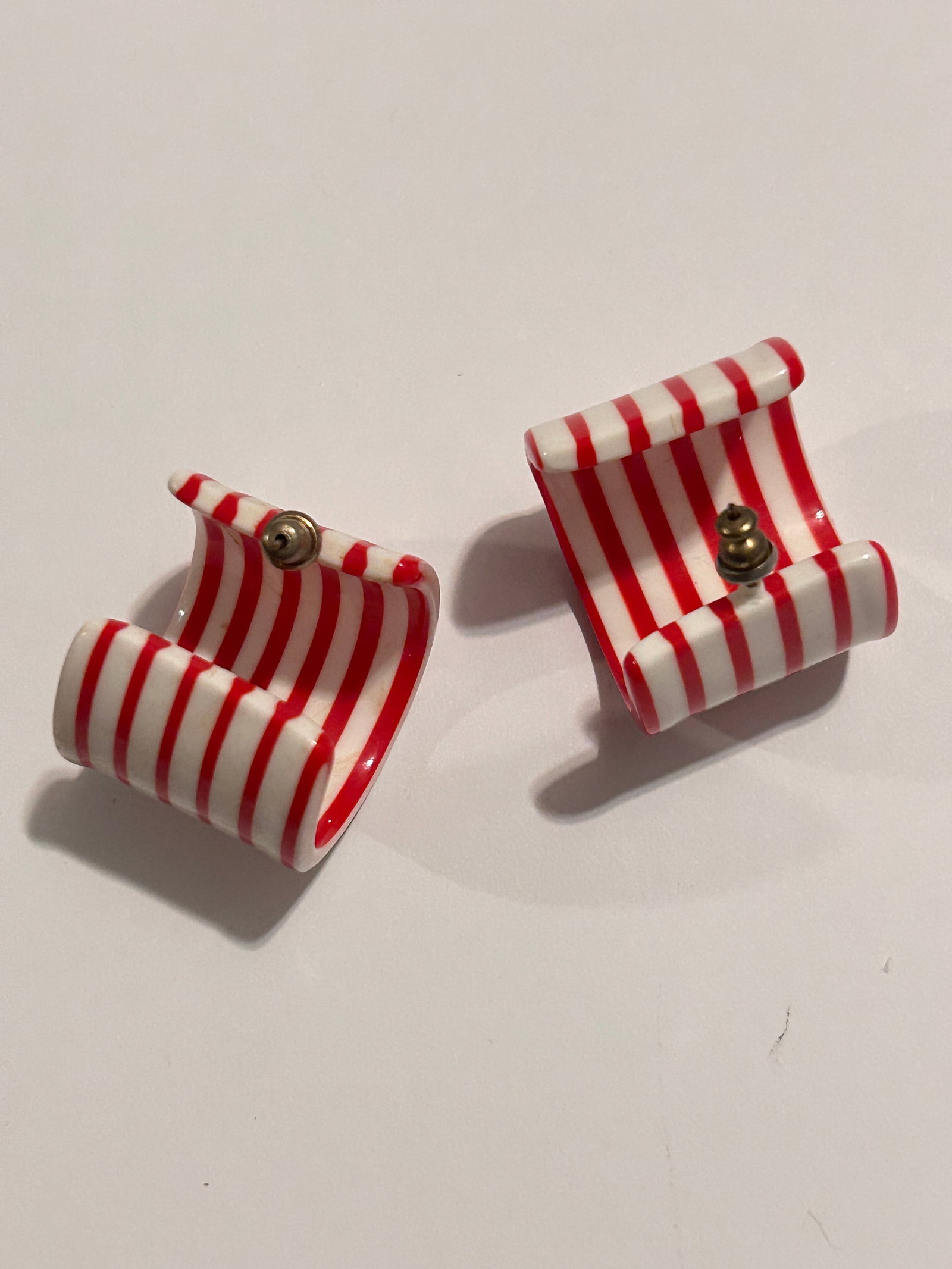 Vintage Candy Cane Fashion Earrings: Vintage Candy Cane Fashion Earrings Please view all photos as they are part of the description and condition of this Item, Feel free to contact me with questions or picture requests! Used Item AS IS