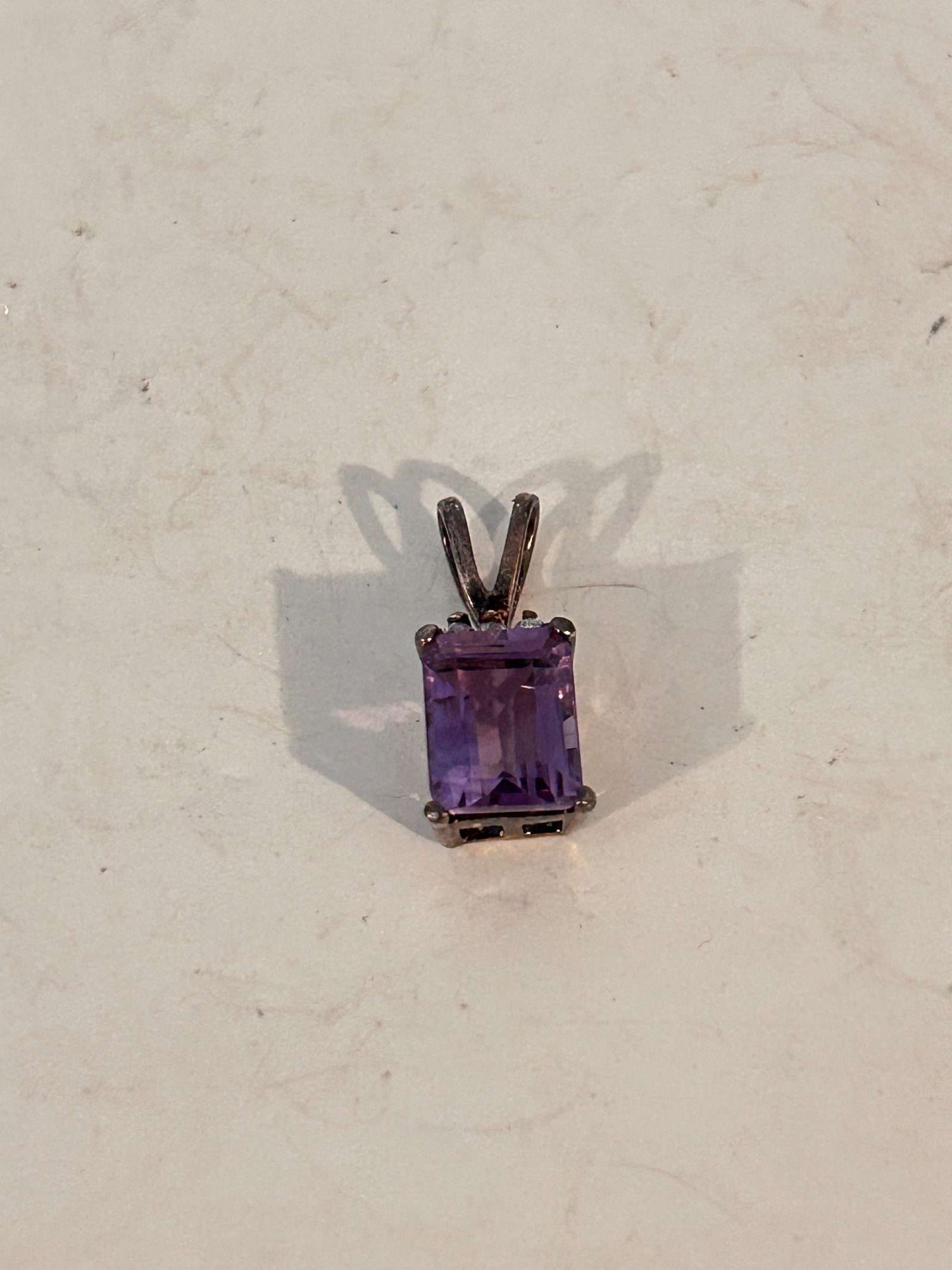 Vintage Sterling Silver Amethyst Pendant: Vintage Sterling Silver Amethyst Pendant Please view all photos as they are part of the description and condition of this Item, Feel free to contact me with questions or picture requests! Used Item AS
