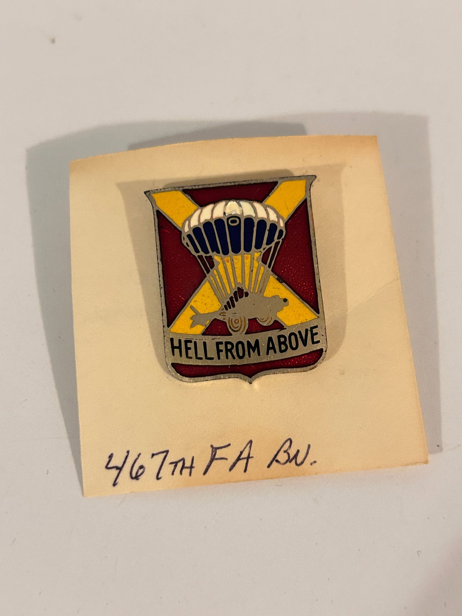AK014 US Army 467 Parachute Field Artillery Battalion Pin: AK014 US Army 467 Parachute Field Artillery Battalion Pin Please view all photos as they are part of the description and condition of this Item, Feel free to contact me with questions or picture reque