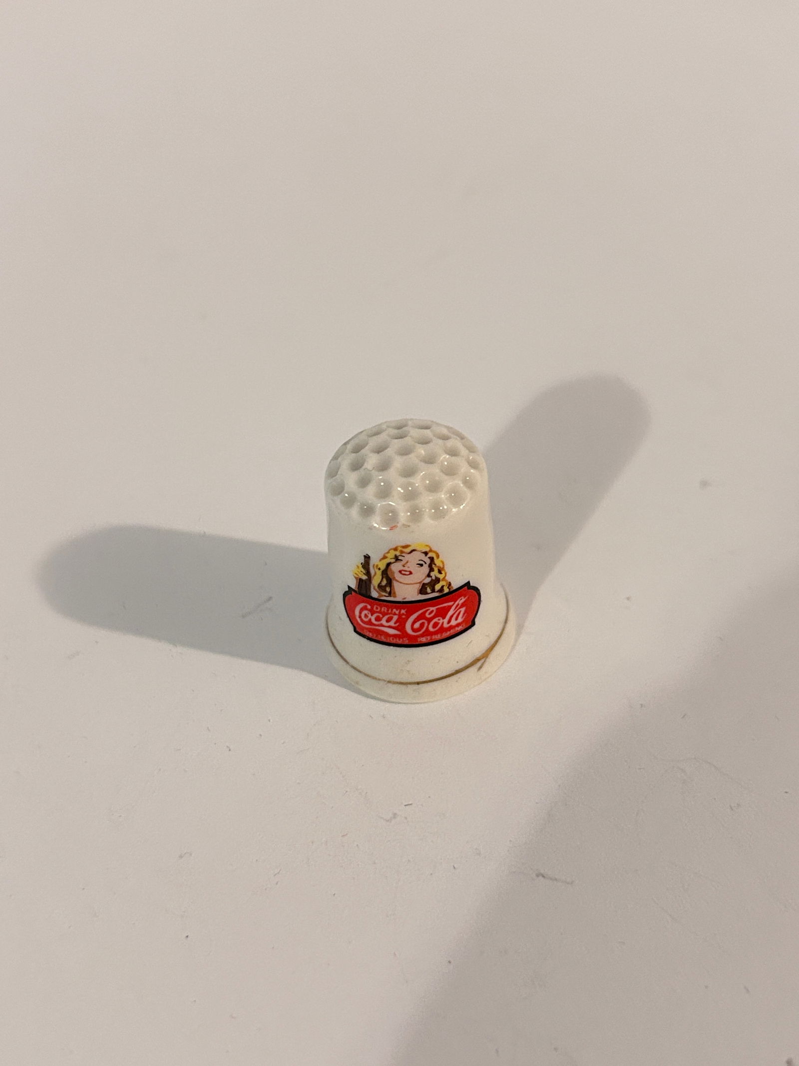 Vintage Thimble: Vintage Thimble Please view all photos as they are part of the description and condition of this Item, Feel free to contact me with questions or picture requests! Used Item AS IS