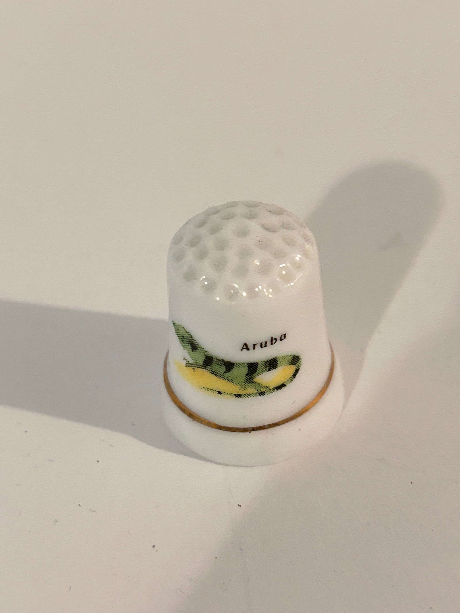 Vintage Thimble: Vintage Thimble Please view all photos as they are part of the description and condition of this Item, Feel free to contact me with questions or picture requests! Used Item AS IS