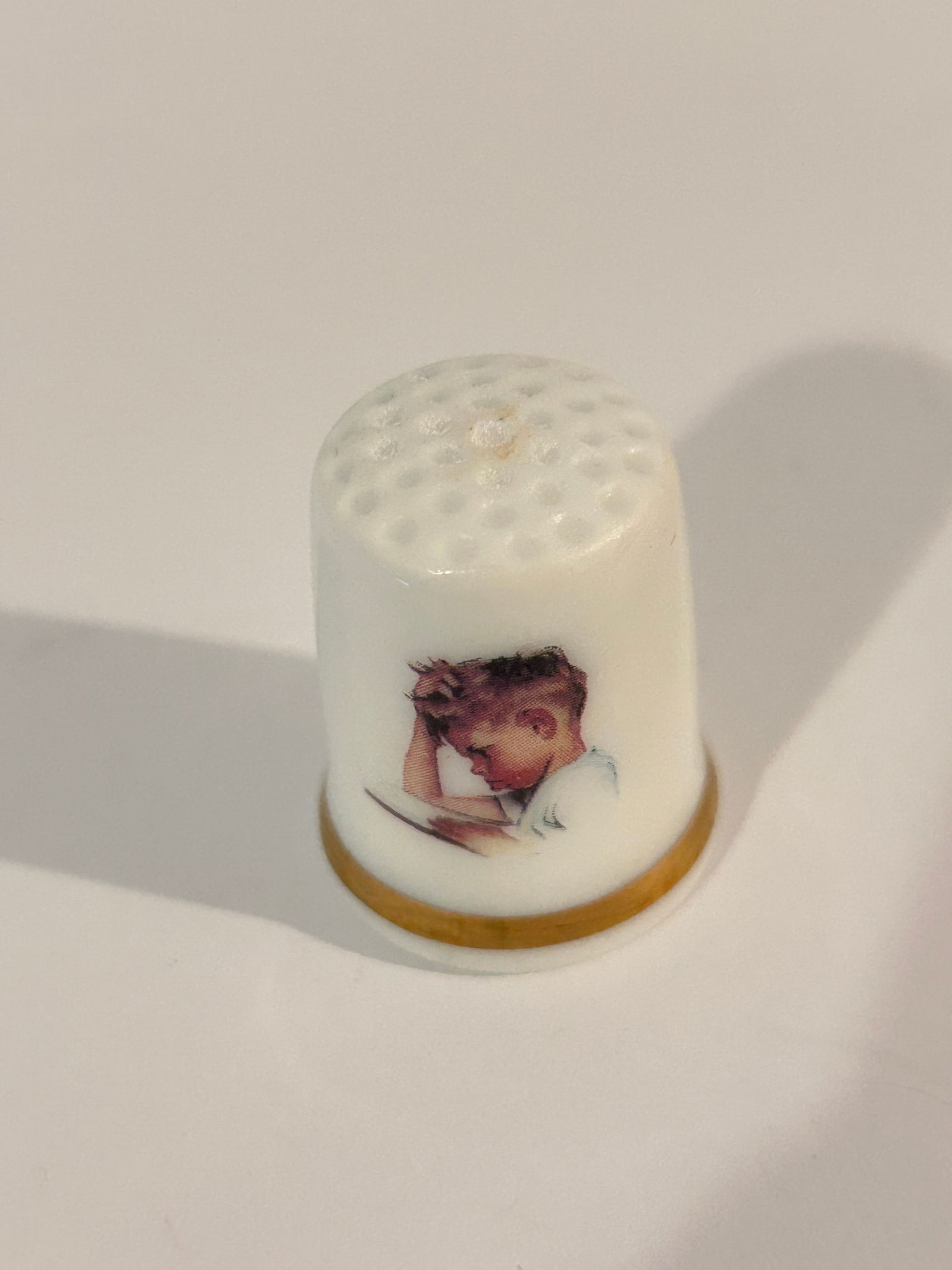 Vintage Thimble: Vintage Thimble Please view all photos as they are part of the description and condition of this Item, Feel free to contact me with questions or picture requests! Used Item AS IS