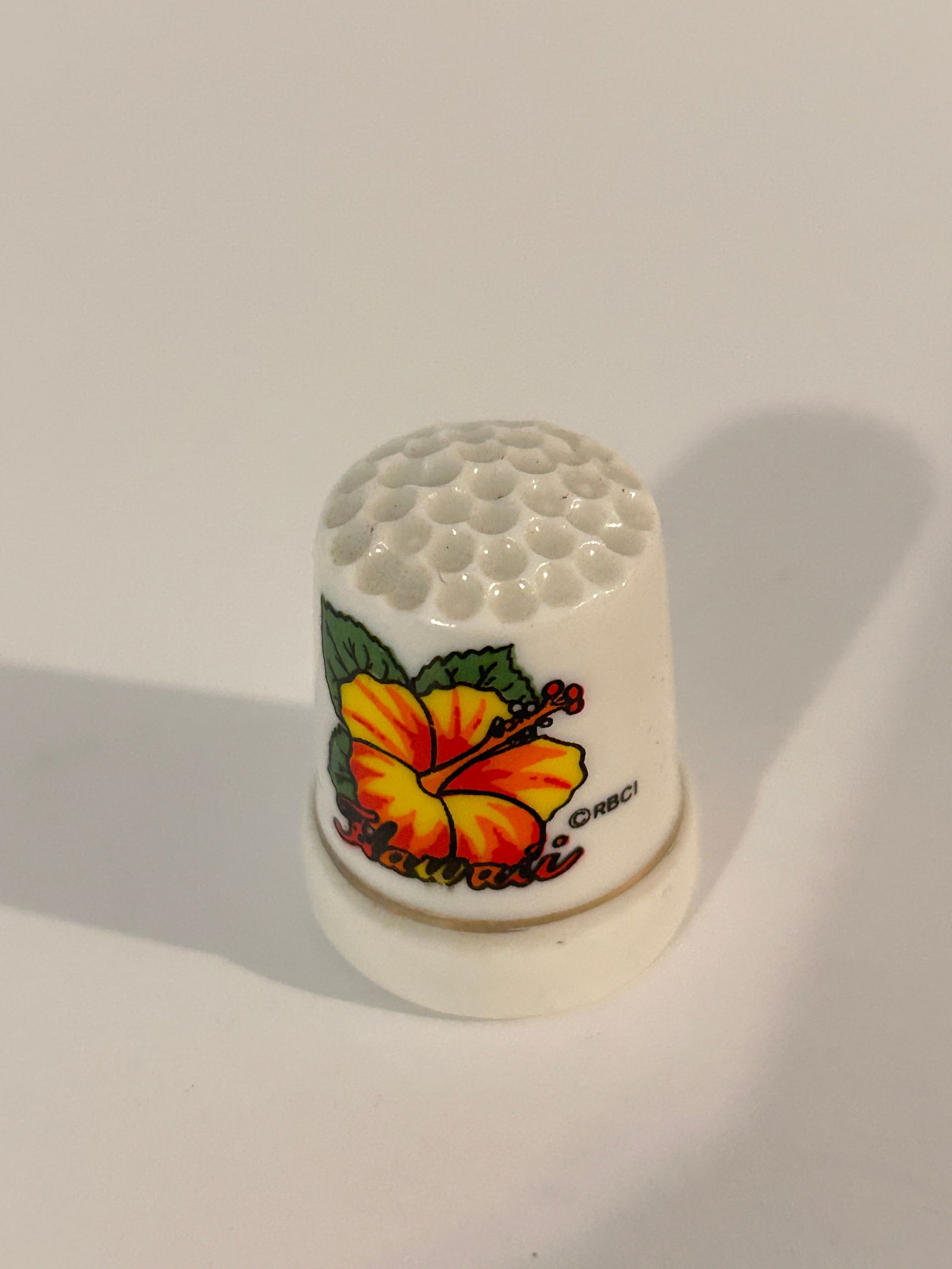 Vintage Thimble: Vintage Thimble Please view all photos as they are part of the description and condition of this Item, Feel free to contact me with questions or picture requests! Used Item AS IS