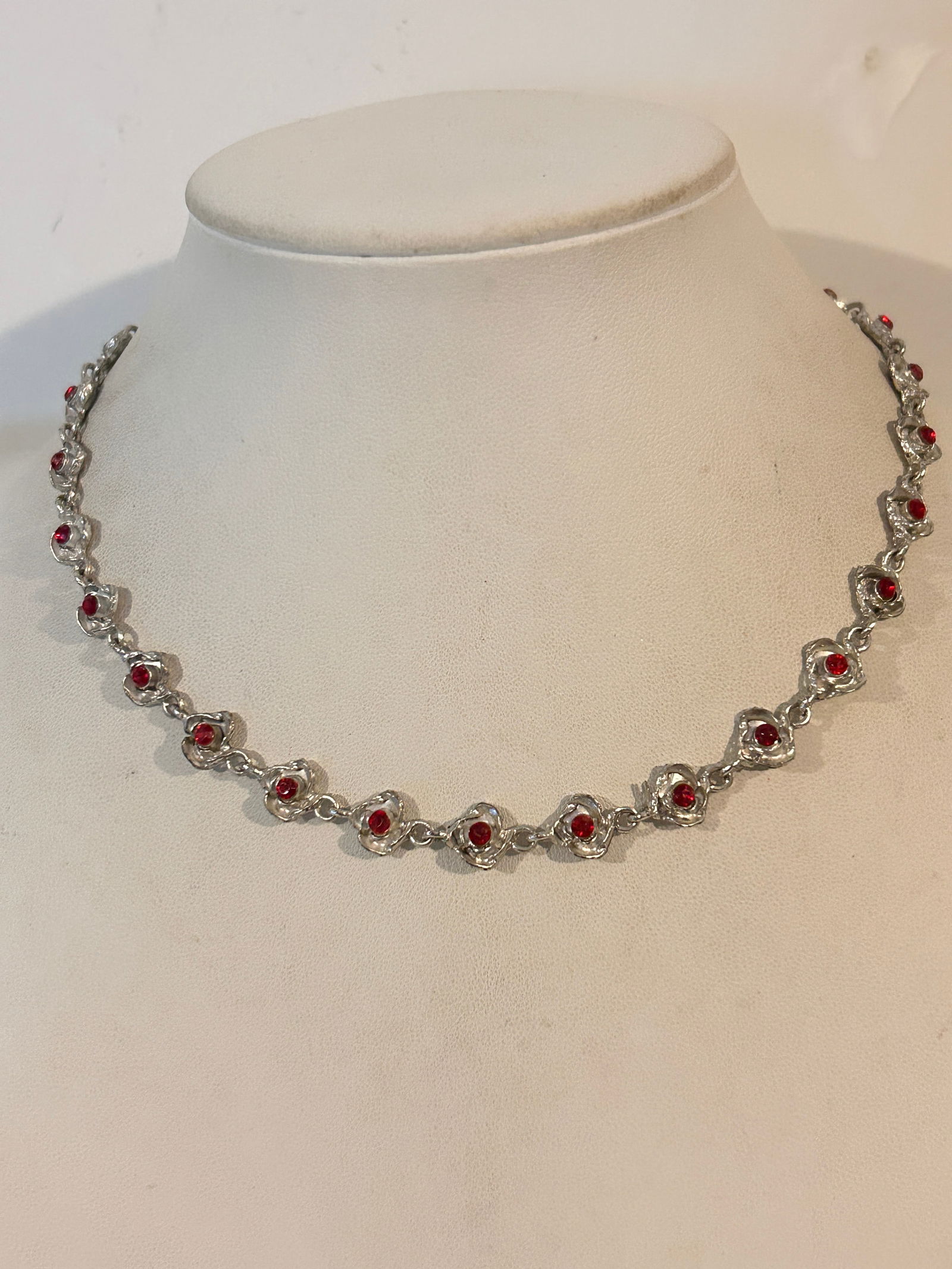 Vintage choker rhinestone Necklace 14" missing 1 stone: Vintage choker rhinestone Necklace 14" missing 1 stone Please view all photos as they are part of the description and condition of this Item, Feel free to contact me with questions or picture requests