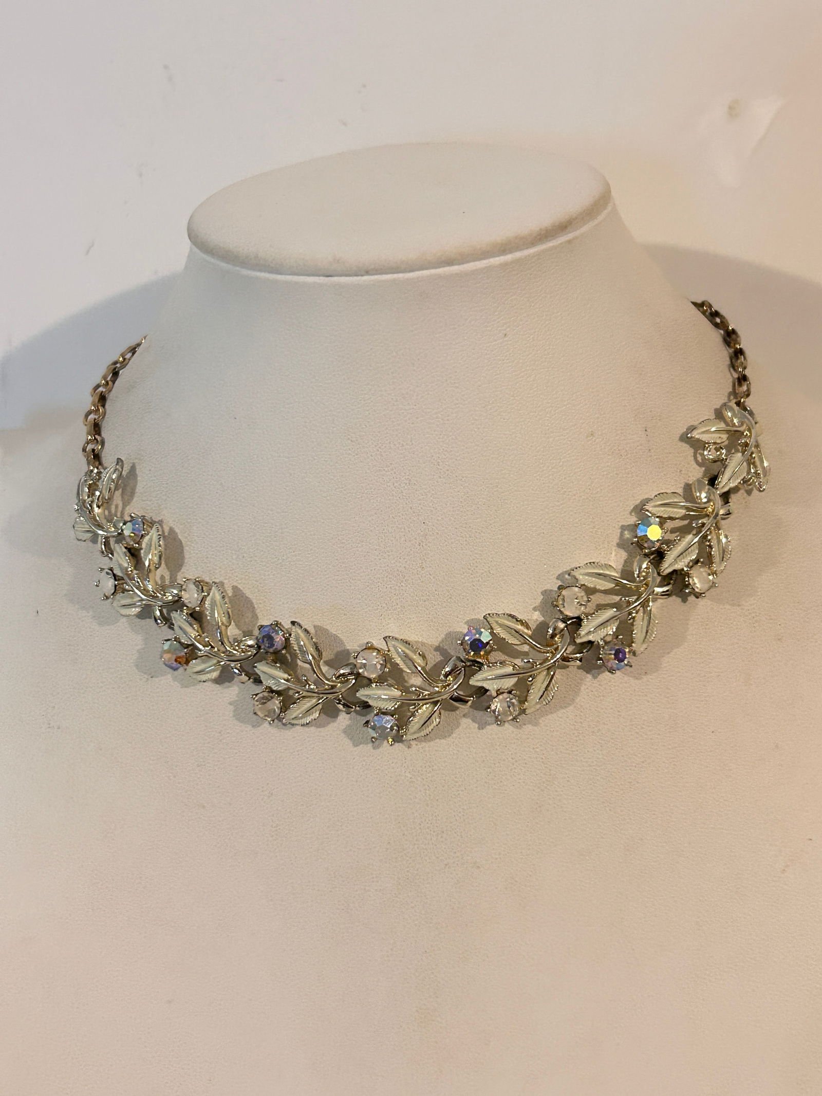 Vintage Floral Coro enamel Necklace 14": Vintage Floral Coro enamel Necklace 14" Please view all photos as they are part of the description and condition of this Item, Feel free to contact me with questions or picture requests! Used Item AS