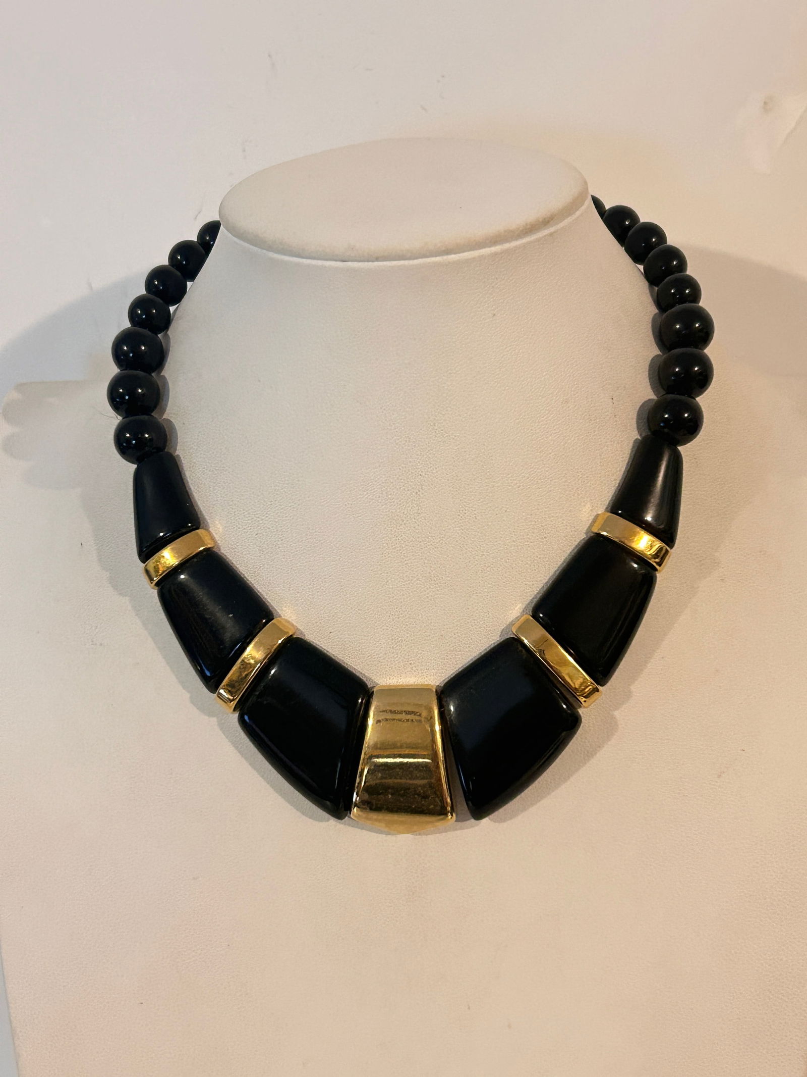 Vintage Napier Black Gold tone choker Necklace 14": Vintage Napier Black Gold tone choker Necklace 14" Please view all photos as they are part of the description and condition of this Item, Feel free to contact me with questions or picture requests! Us