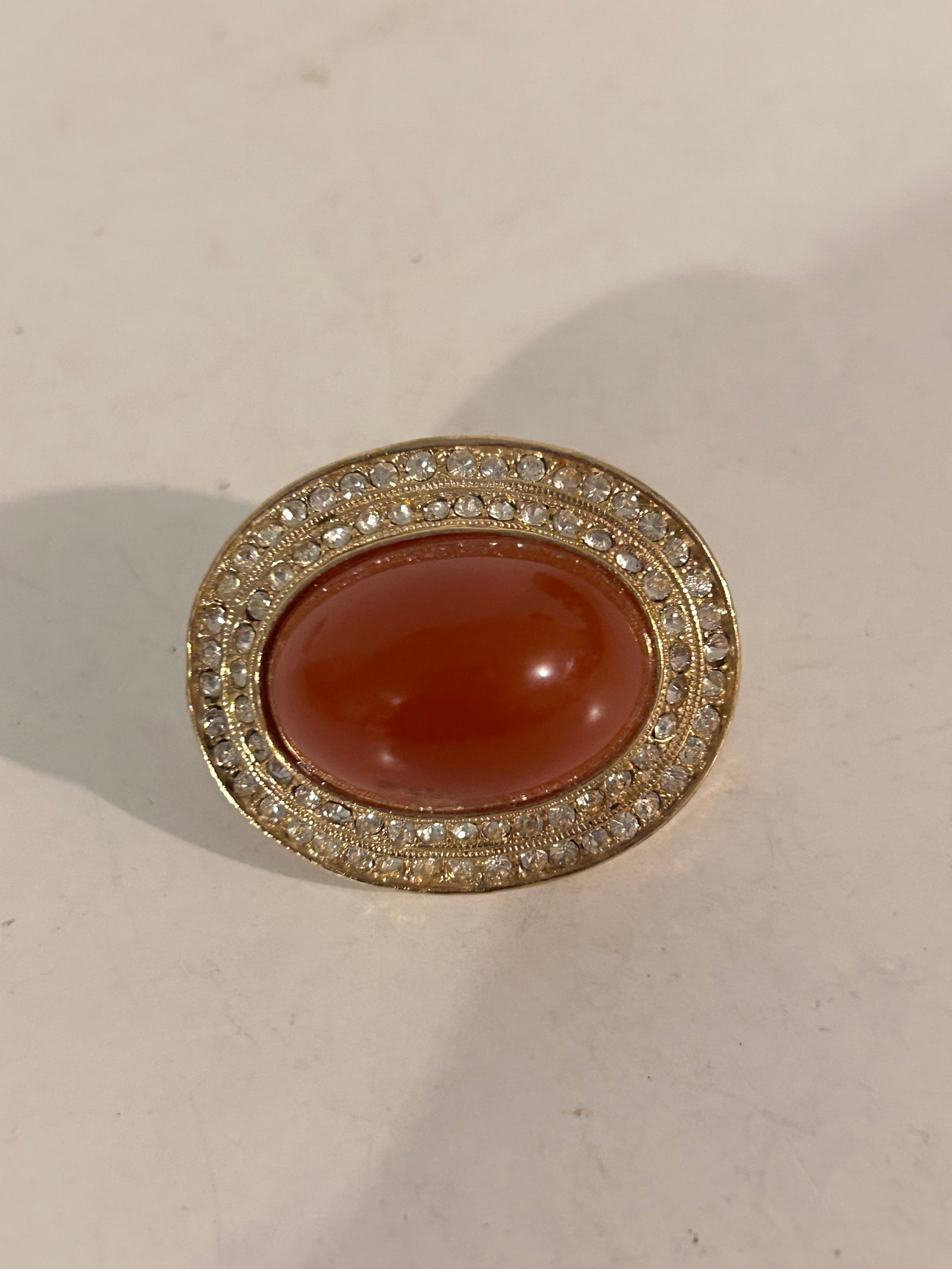 Vintage Carnelian Scarf Brooch Rhinestones: Vintage Carnelian Scarf Brooch Rhinestones Please view all photos as they are part of the description and condition of this Item, Feel free to contact me with questions or picture requests! Used Item 