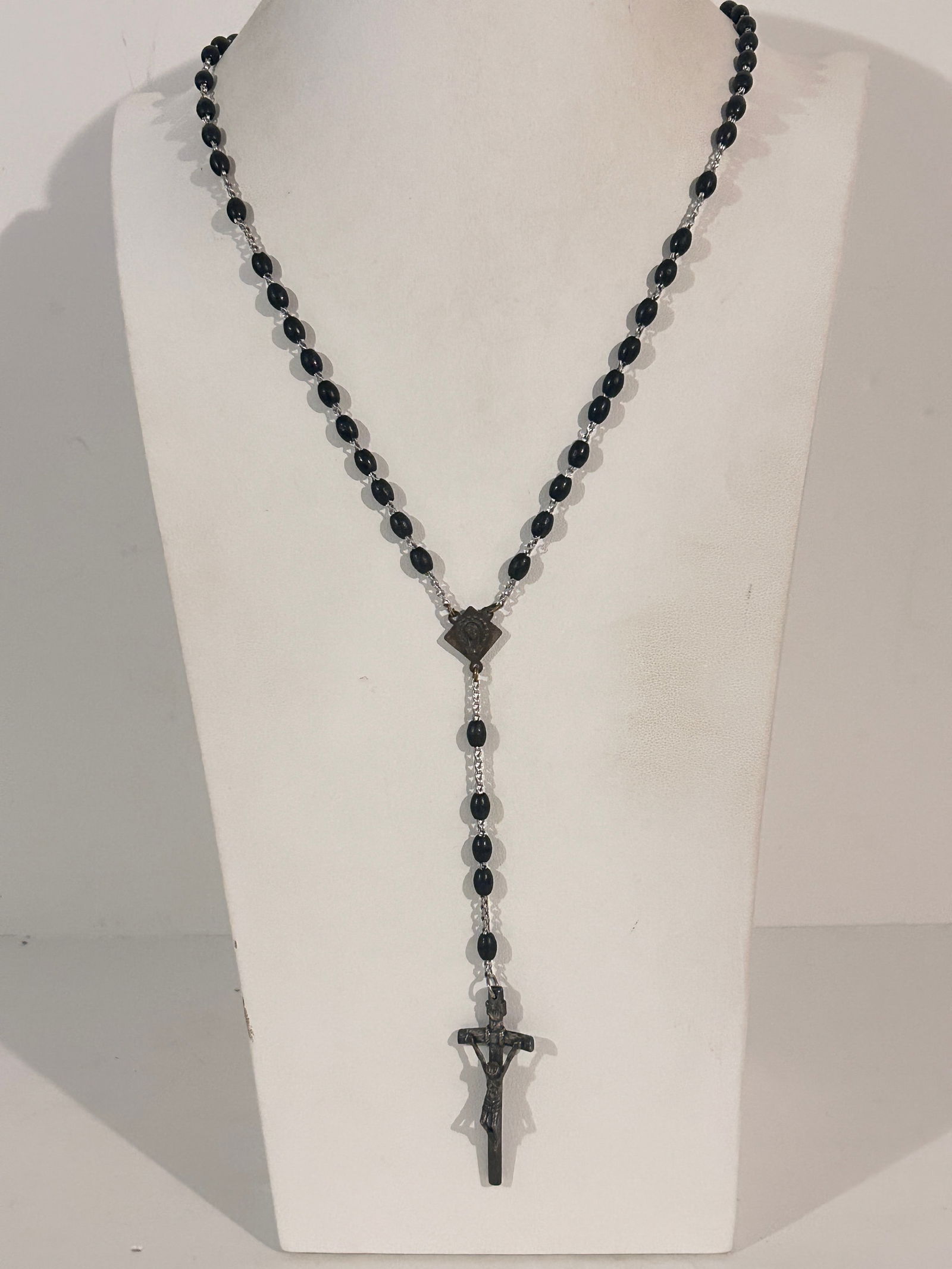 Vintage Wood Rosary Wood & Metal Crucifix Cross: Vintage Wood Rosary Wood & Metal Crucifix Cross Please view all photos as they are part of the description and condition of this Item, Feel free to contact me with questions or picture requests! Used