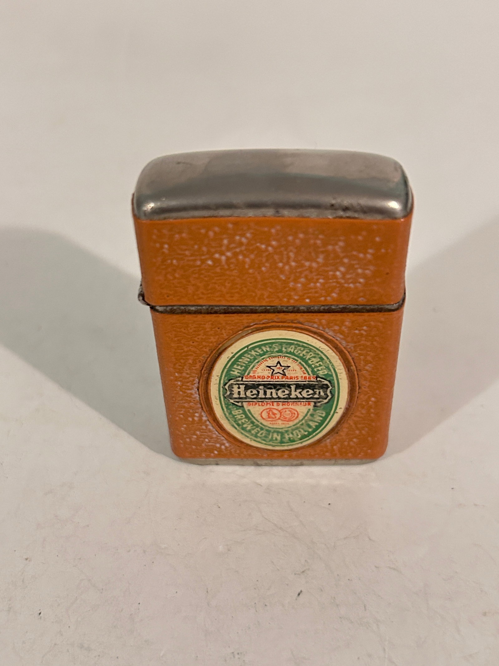 Vintage Australia Heineken Lighter: Vintage Australia Heineken Lighter Please view all photos as they are part of the description and condition of this Item, Feel free to contact me with questions or picture requests! Used Item AS IS