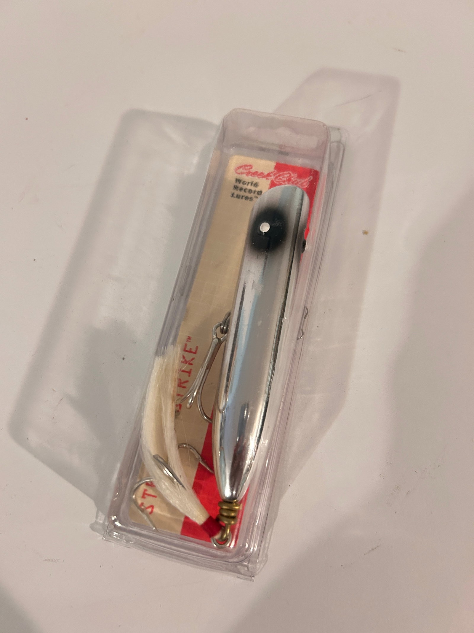 Vintage Creek Chub Fishing Lure: Vintage Creek Chub Fishing Lure Please view all photos as they are part of the description and condition of this Item, Feel free to contact me with questions or picture requests! Used Item AS IS