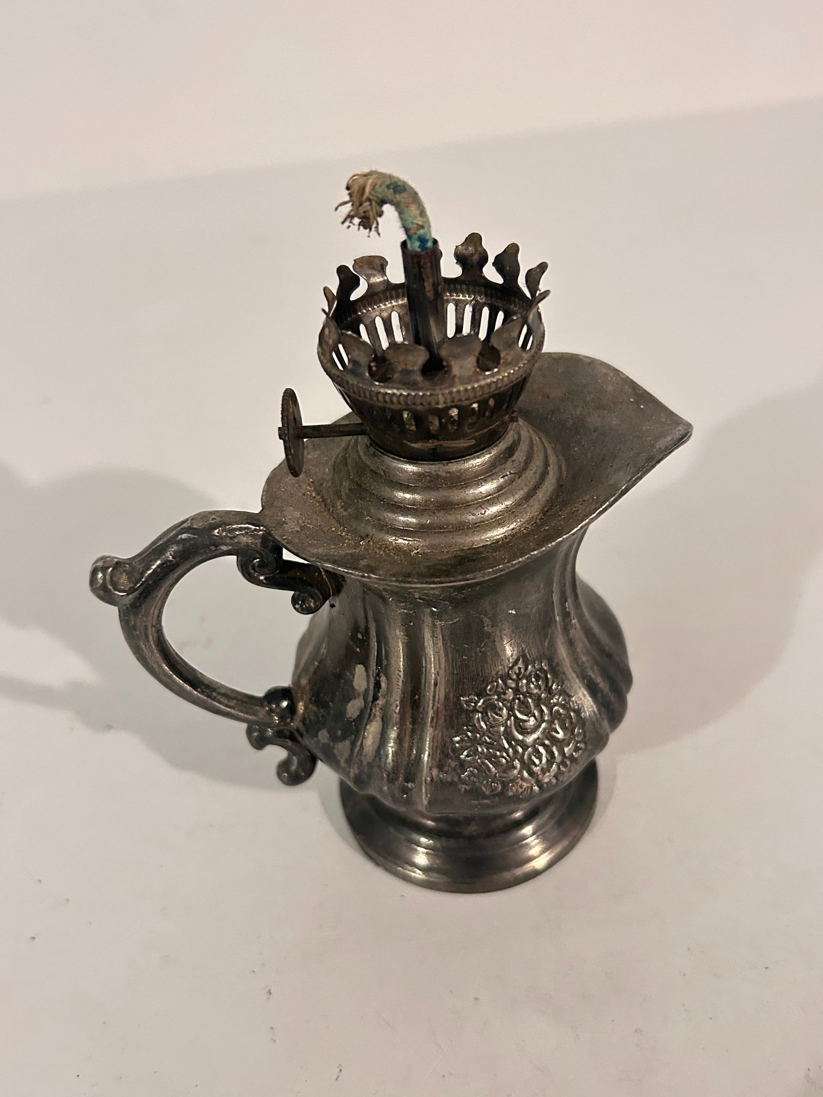 Vintage Kerosene Wick Lighter 5": Vintage Kerosene Wick Lighter 5" Please view all photos as they are part of the description and condition of this Item, Feel free to contact me with questions or picture requests! Used Item AS IS