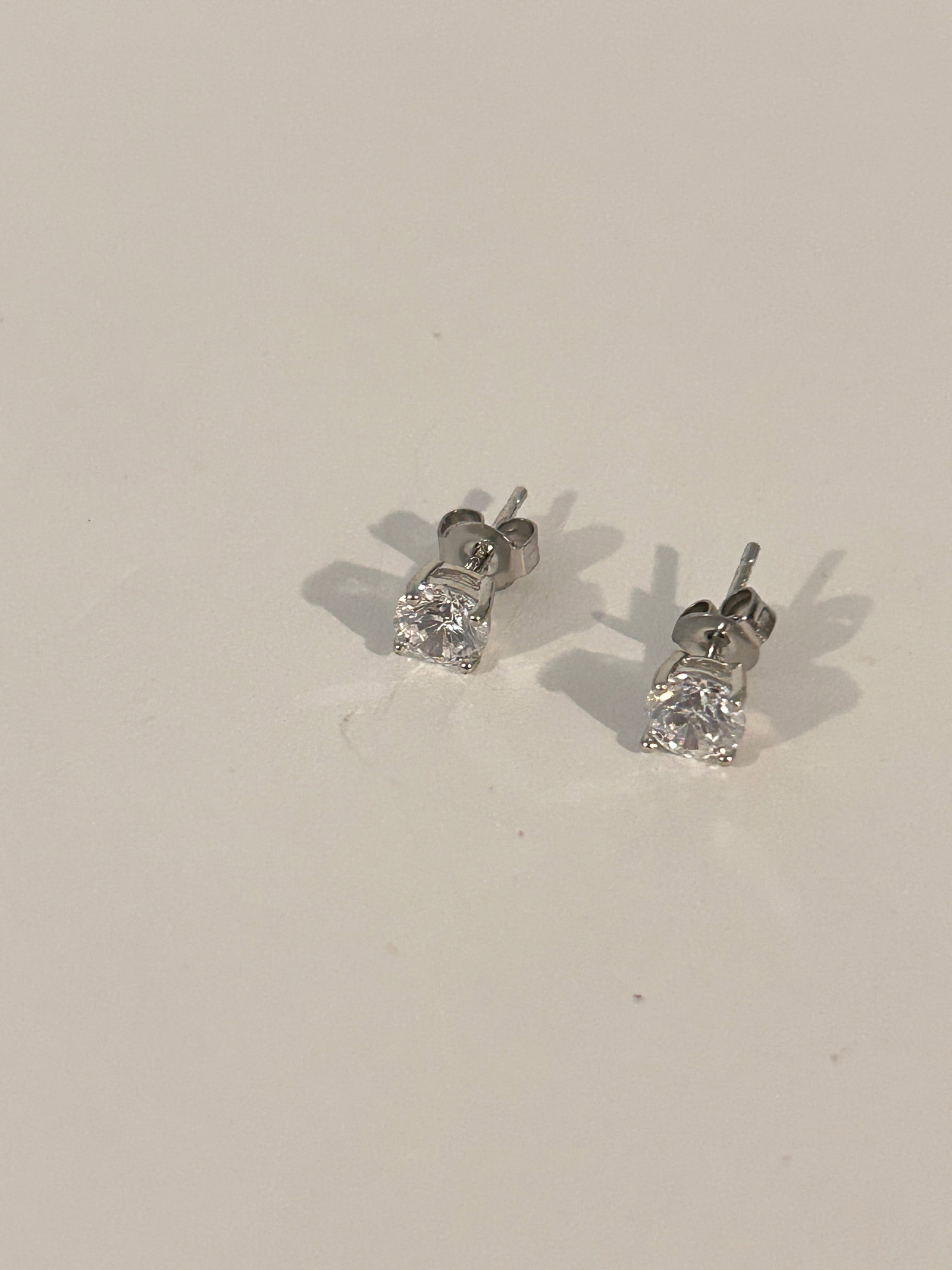 Vintage Sterling Silver Post Earrings: Vintage Sterling Silver Post Earrings Please view all photos as they are part of the description and condition of this Item, Feel free to contact me with questions or picture requests! Used Item AS IS