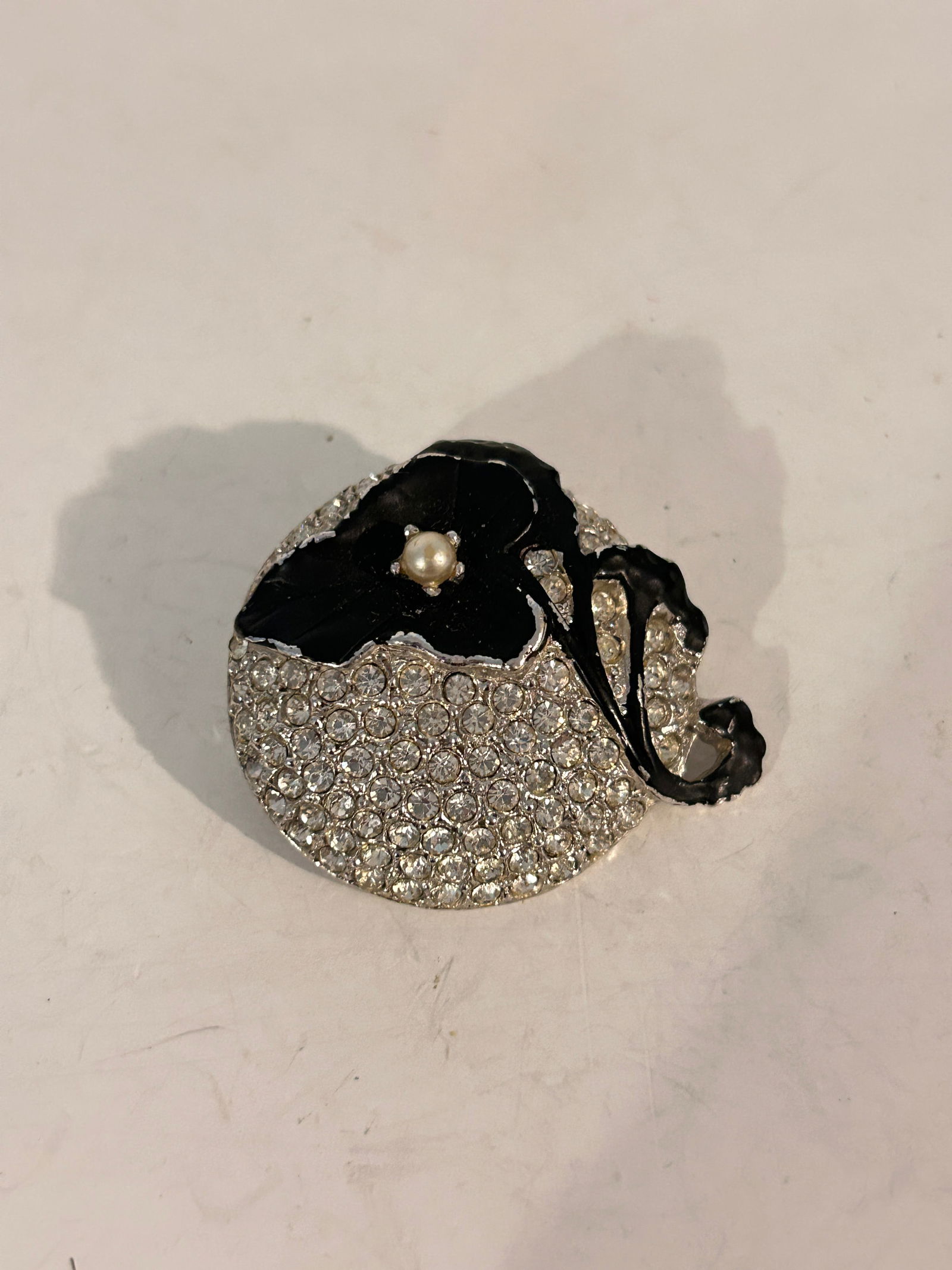 Vintage Silver Tone floral rhinestone Brooch missing 1 stone (1 of 5)