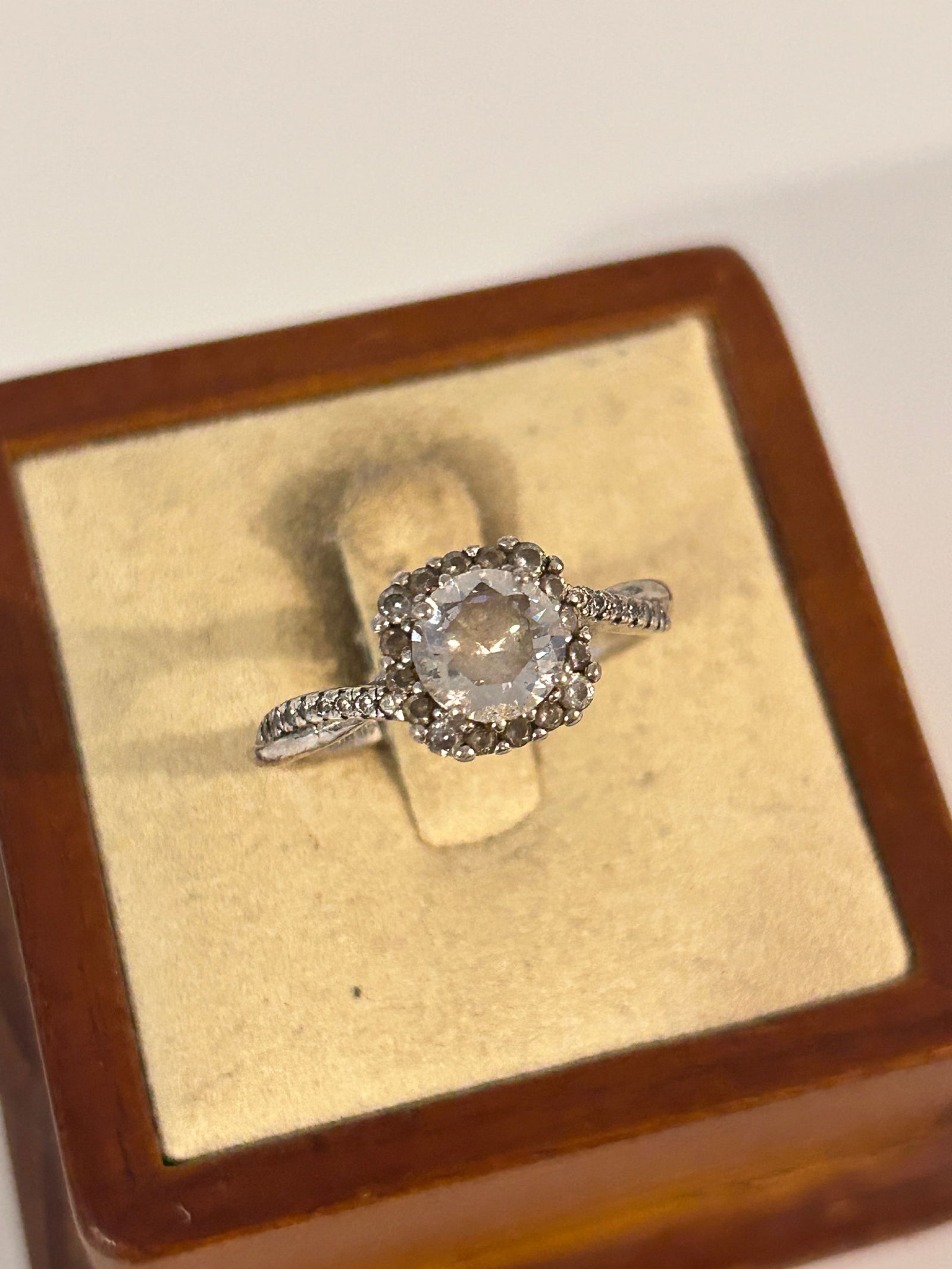 Vintage Sterling Silver CZ Ring SZ 9 (1 of 4)