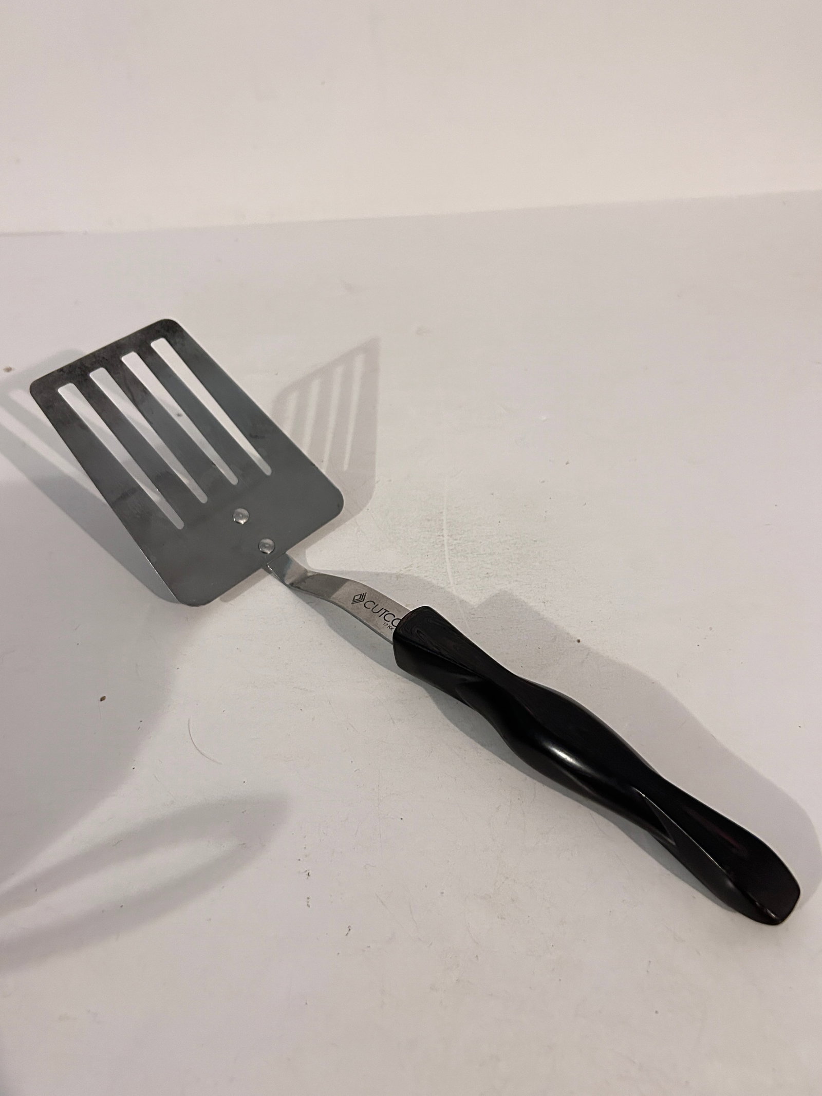 Vintage 17KK Spatula Cutco: Item comes exactly as shown Know what you are bidding on. Carefully refer to and examine all photos, ask questions, do research, etc., to determine (Authinticity) . before bidding in order to determin