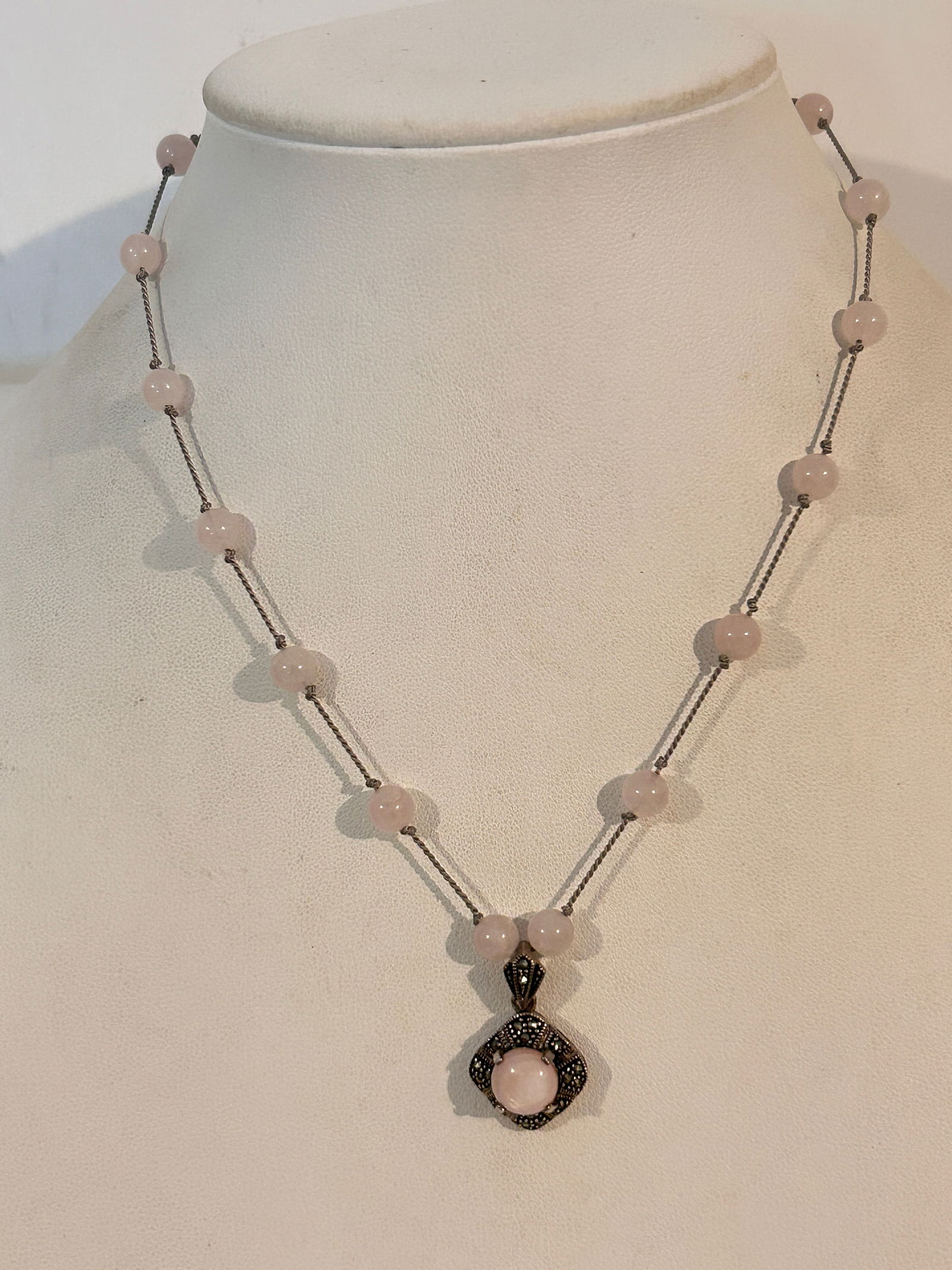 Vintage Sterling Silver pink Jadeite pendant Necklace Sz 15": Item comes exactly as shown Know what you are bidding on. Carefully refer to and examine all photos, ask questions, do research, etc., to determine (Authinticity) . before bidding in order to determin