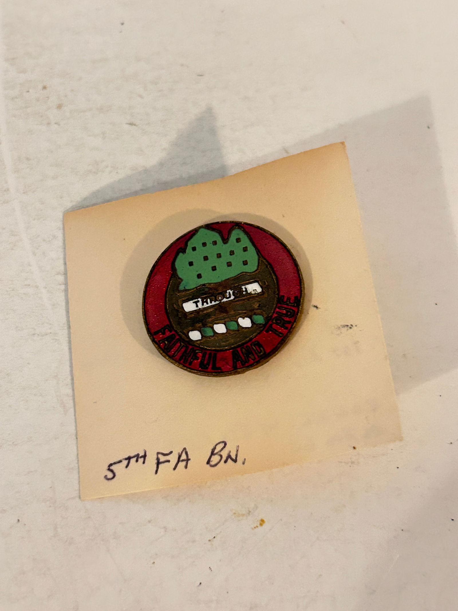 Authentic WWII US Army 5th Field Artillery Regiment DI DUI Crest Insignia (1 of 3)