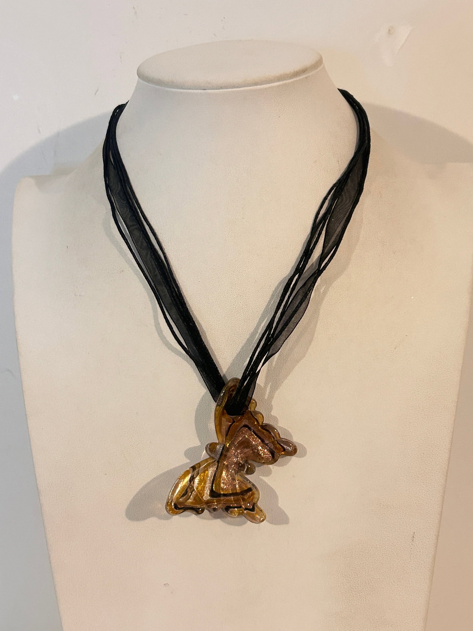 Vintage Murano Glass Butterfly Necklace 18": Vintage Murano Glass Butterfly Necklace 18" Please view all photos as they are part of the description and condition of this Item, Feel free to contact me with questions or picture requests! Used Item