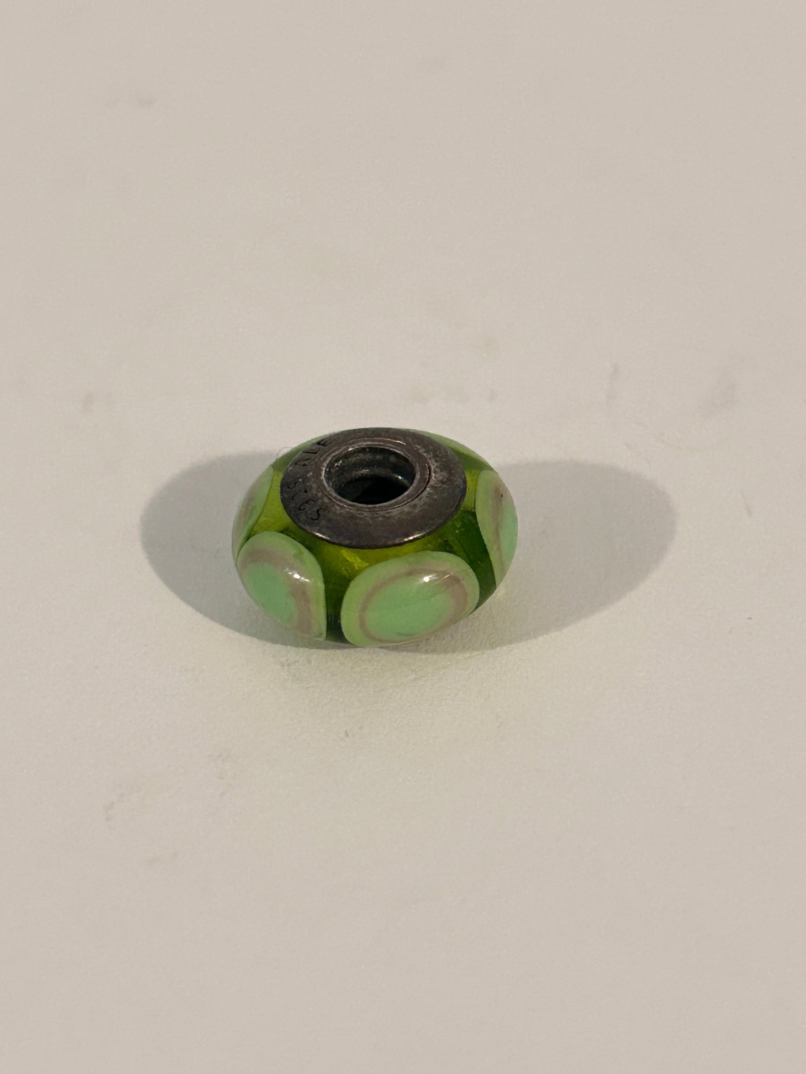 Vintage Pandora Sterling Silver Charm: Vintage Pandora Sterling Silver Charm Please view all photos as they are part of the description and condition of this Item, Feel free to contact me with questions or picture requests! Used Item AS IS