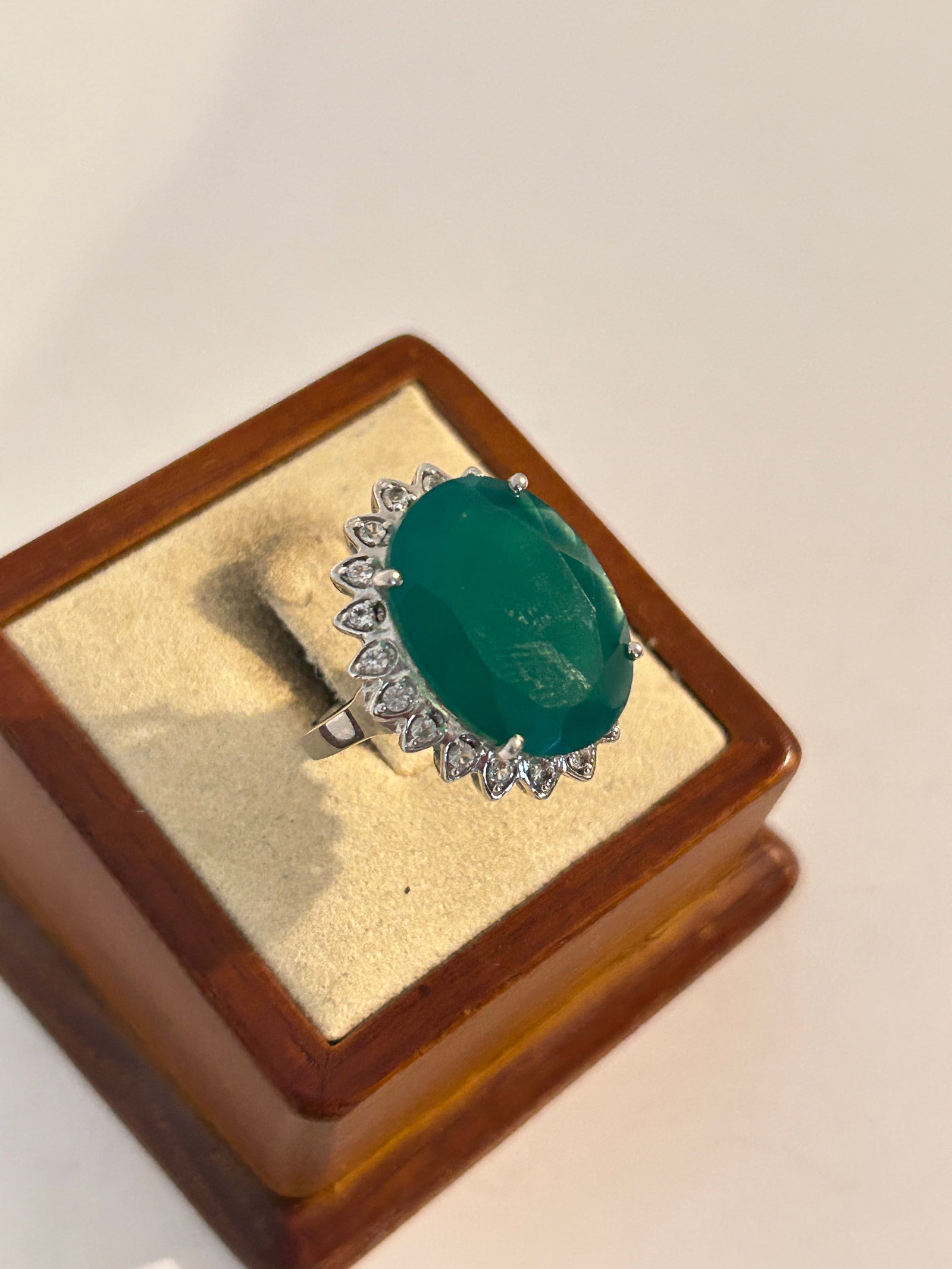 Vintage Sterling Silver Tourmaline Ring Sz 7: Vintage Sterling Silver Tourmaline Ring Sz 7 Please view all photos as they are part of the description and condition of this Item, Feel free to contact me with questions or picture requests! Used Ite