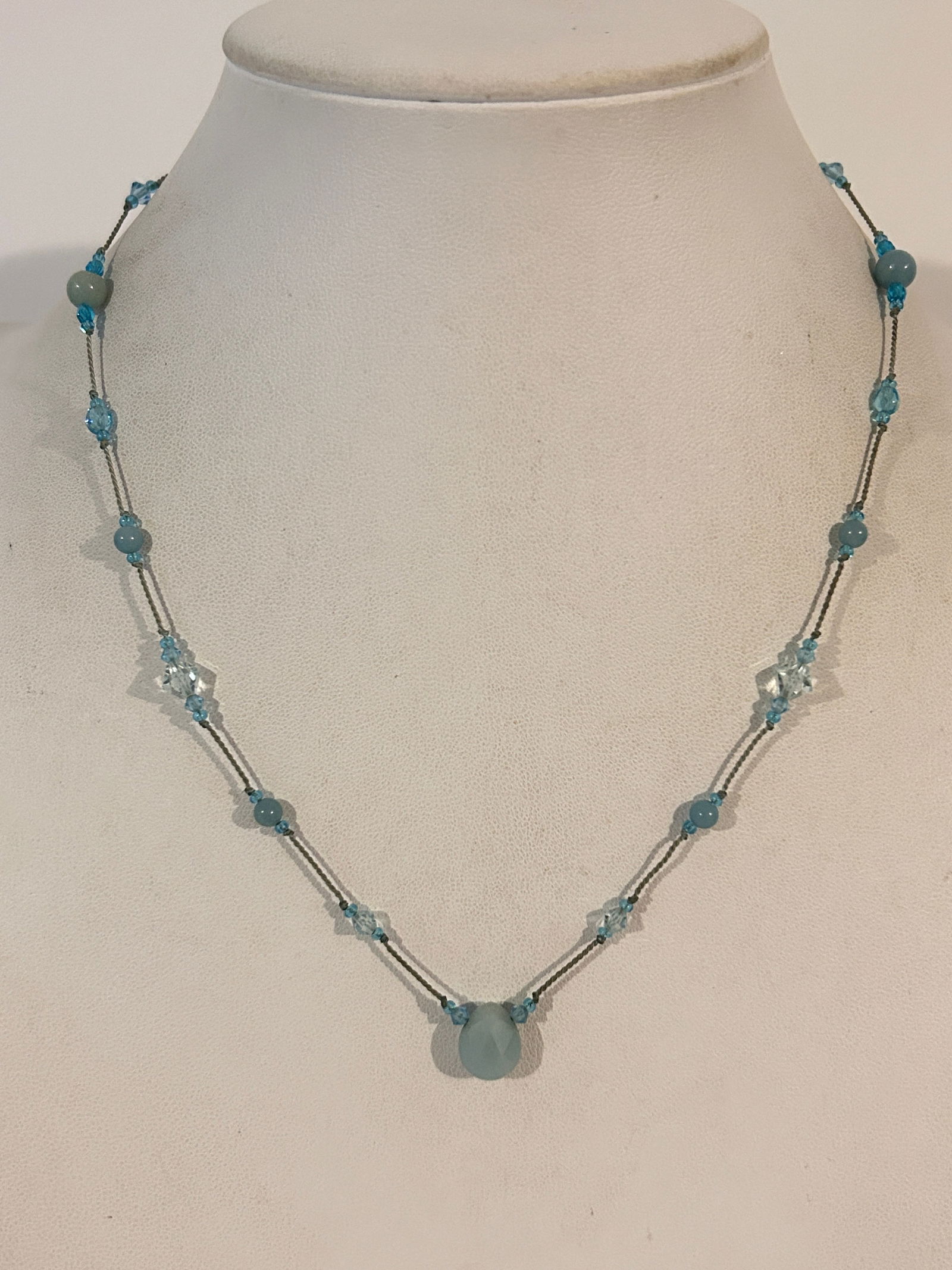 Vintage Sterling Silver choker Necklace sz 16": Vintage Sterling Silver choker Necklace sz 16" Please view all photos as they are part of the description and condition of this Item, Feel free to contact me with questions or picture requests! Used I