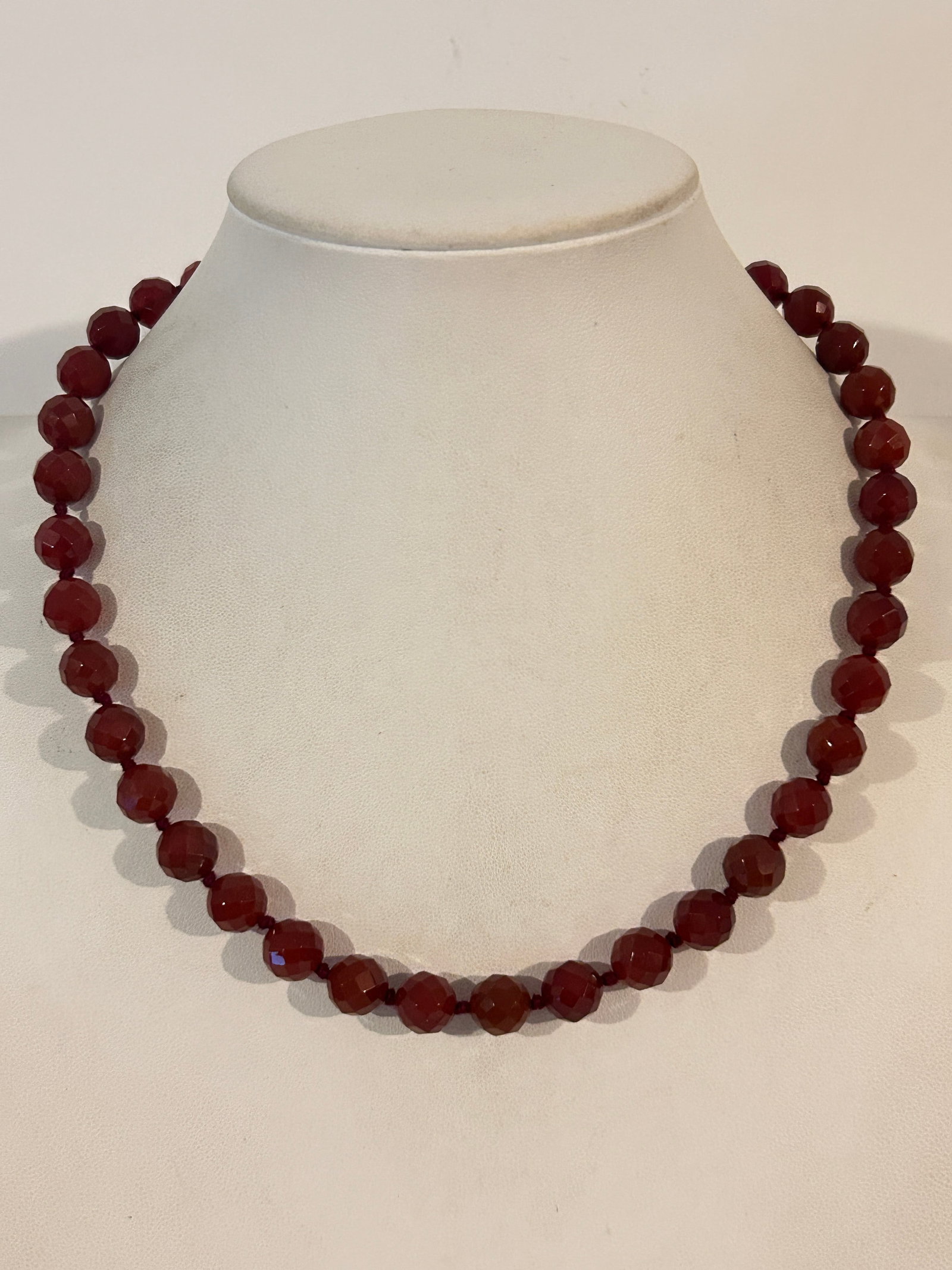 Vintage Glass Bead 14K Goldfilled Clasp Necklace sz 18": Vintage Glass Bead 14K Goldfilled Clasp Necklace sz 18" Please view all photos as they are part of the description and condition of this Item, Feel free to contact me with questions or picture request