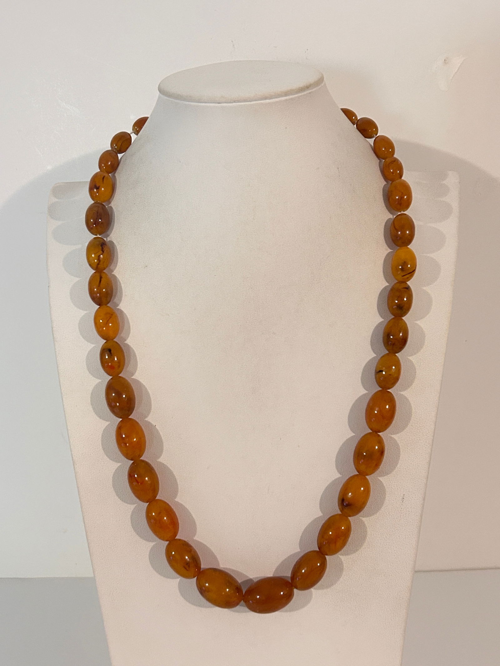 Vintage Faux Amber Bead Necklace sz 25": Vintage Faux Amber Bead Necklace sz 25" Please view all photos as they are part of the description and condition of this Item, Feel free to contact me with questions or picture requests! Used Item AS
