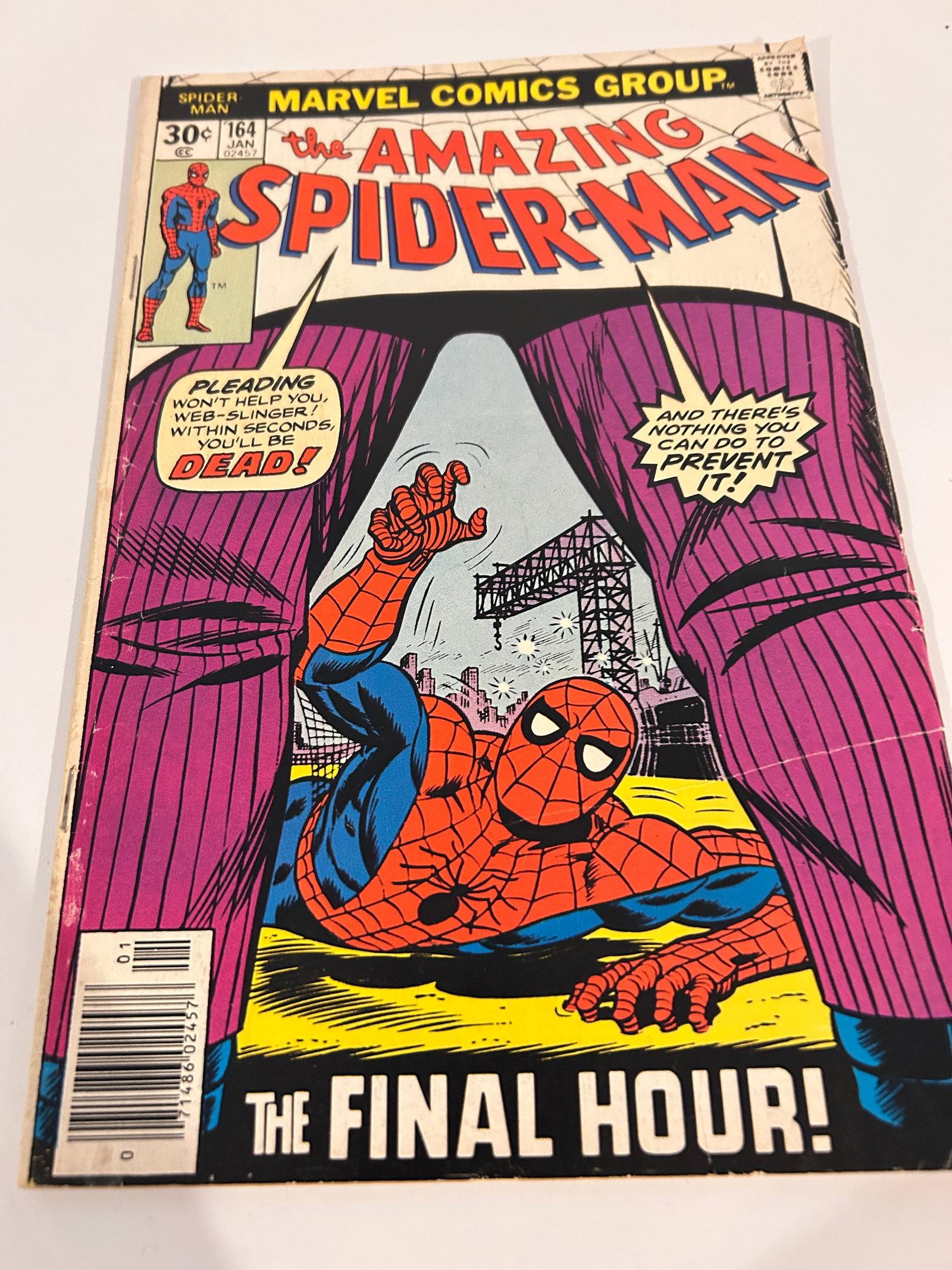 Vintage Comic Book The Amazing Spider-Man # 164: Vintage Comic Book The Amazing Spider-Man # 164 Please view all photos as they are part of the description and condition of this Item, Feel free to contact me with questions or picture requests! Used 