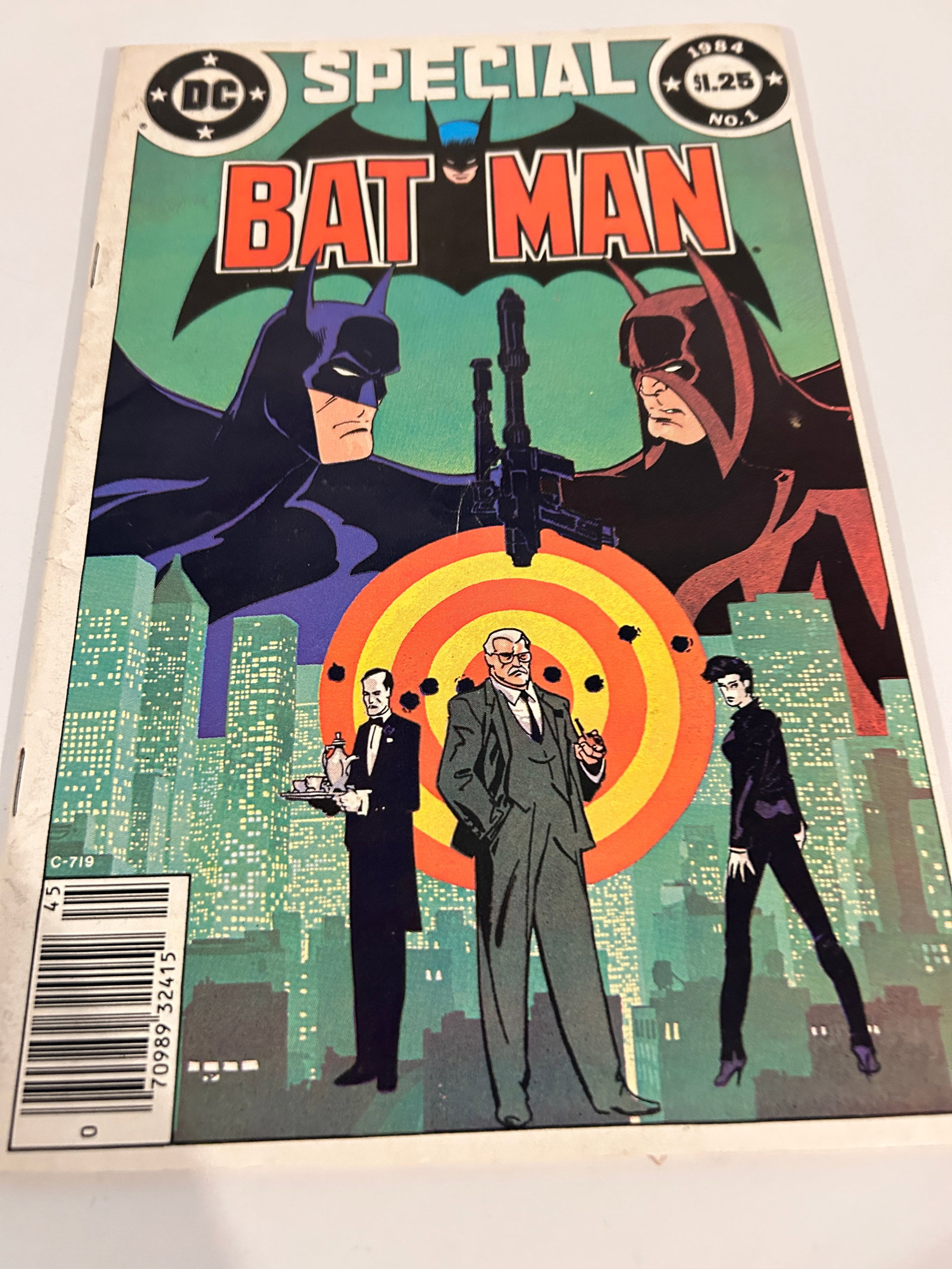 Vintage Comic Book Special Batman # 1: Vintage Comic Book Special Batman # 1 Please view all photos as they are part of the description and condition of this Item, Feel free to contact me with questions or picture requests! Used Item AS IS