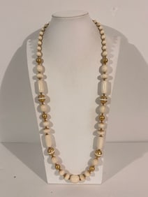 Vintage White Trifari Plastic Necklace Sz 34"