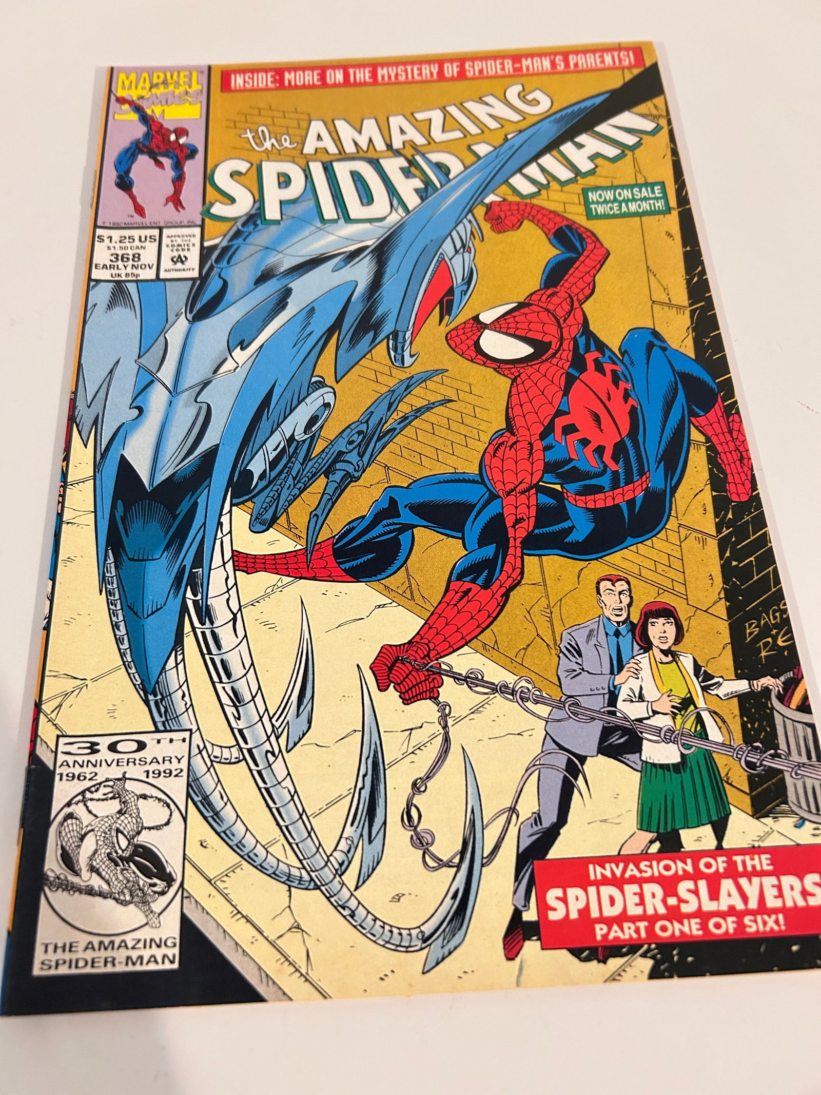 Vintage Comic Book The Amazing Spider-Man # 368: Vintage Comic Book The Amazing Spider-Man # 368 Please view all photos as they are part of the description and condition of this Item, Feel free to contact me with questions or picture requests! Used