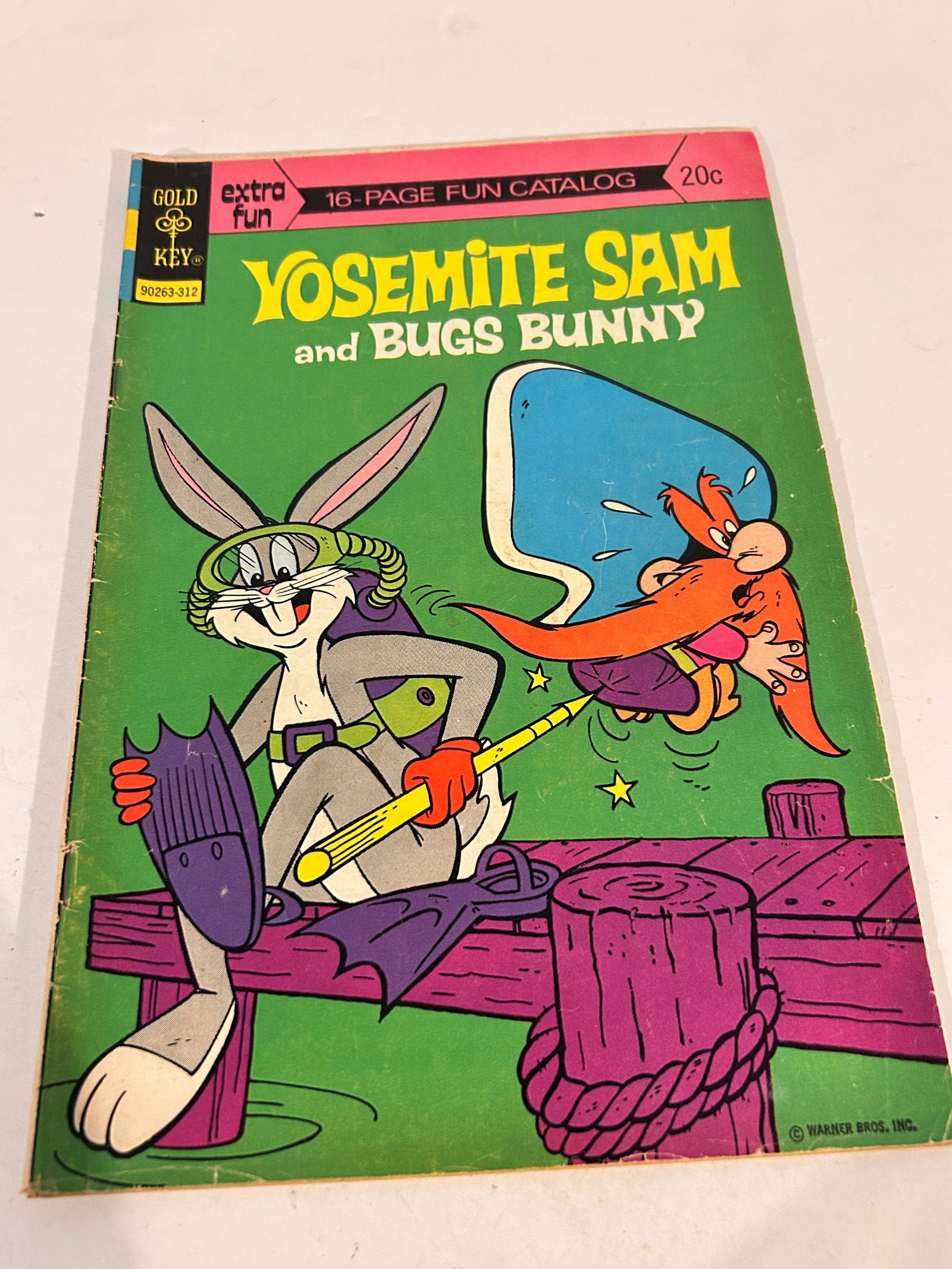 Vintage Comic Book Yosemite Sam # 18: Vintage Comic Book Yosemite Sam # 18 Please view all photos as they are part of the description and condition of this Item, Feel free to contact me with questions or picture requests! Used Item AS IS