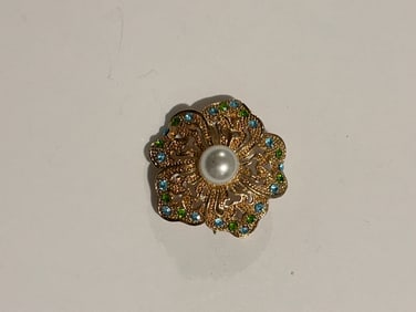 Vintage Gold Tone floral rhinestone Brooch