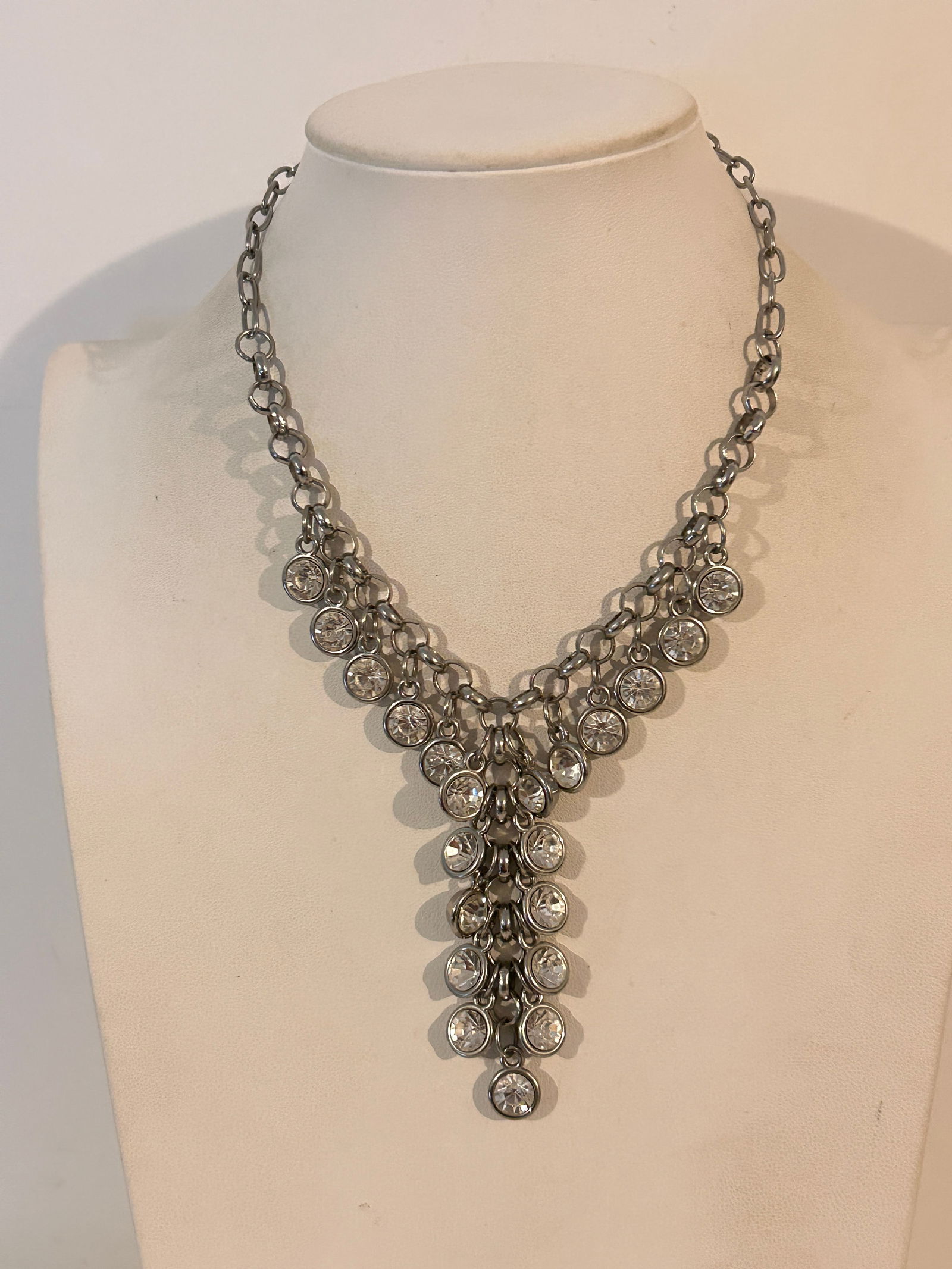 Vintage 2028 rhinestone Necklace 15": Vintage 2028 rhinestone Necklace 15" Please view all photos as they are part of the description and condition of this Item, Feel free to contact me with questions or picture requests! Used Item AS IS