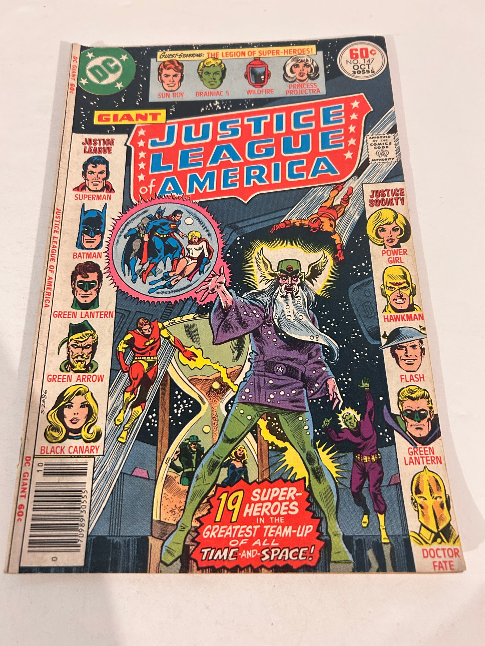 Vintage Comic Book Justice League of America Giant # 147: Vintage Comic Book Justice League of America Giant # 147 Please view all photos as they are part of the description and condition of this Item, Feel free to contact me with questions or picture reques