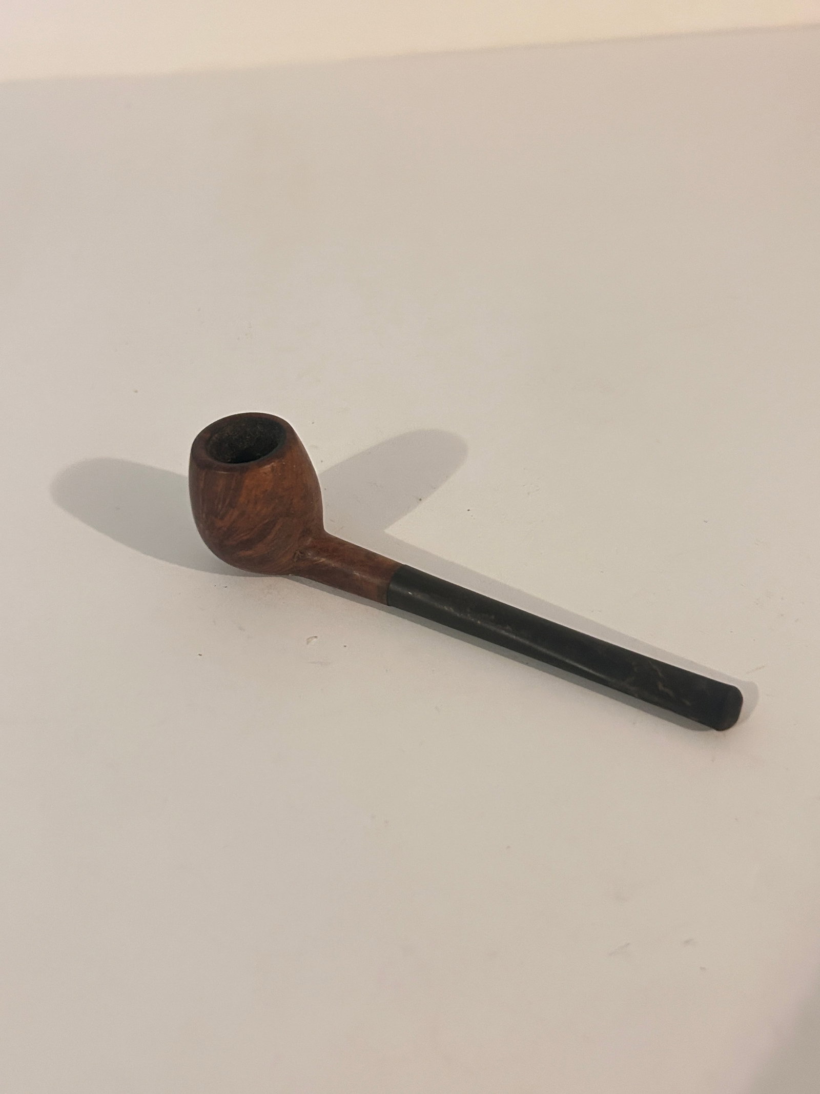 Vintage Straight Grain 93 Tobacco Smoking Pipe: Vintage Straight Grain 93 Tobacco Smoking Pipe Please view all photos as they are part of the description and condition of this Item, Feel free to contact me with questions or picture requests! Used I