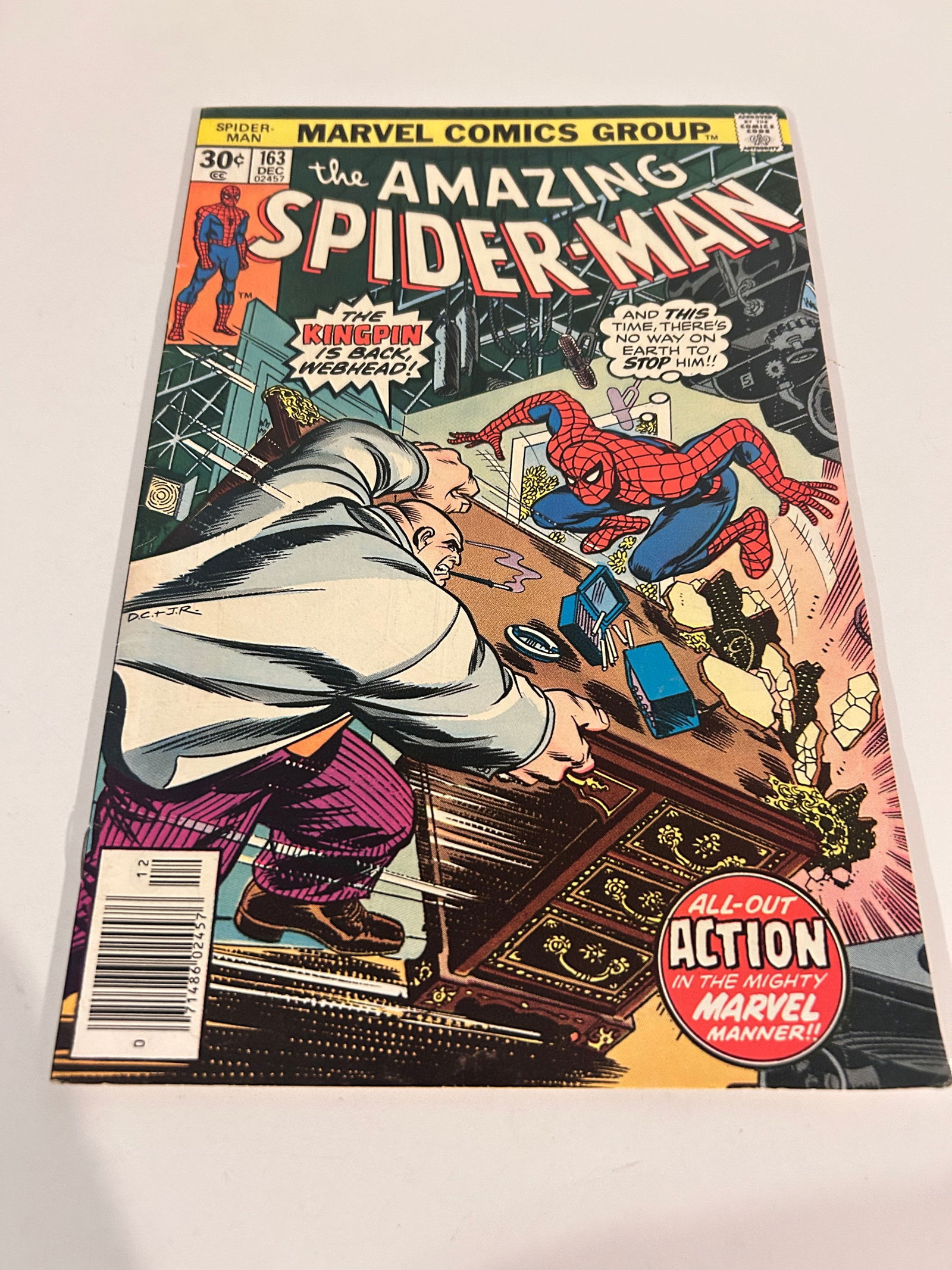 Vintage Comic Book The Amazing Spider-Man # 163: Vintage Comic Book The Amazing Spider-Man # 163 Please view all photos as they are part of the description and condition of this Item, Feel free to contact me with questions or picture requests! Used