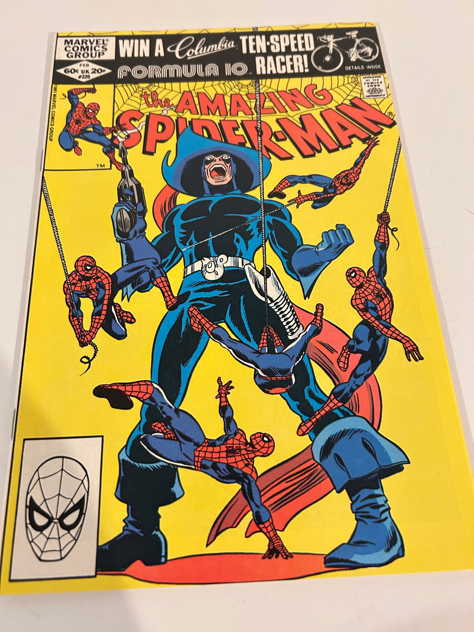 Vintage Comic Book The Amazing Spider-Man # 225: Vintage Comic Book The Amazing Spider-Man # 225 Please view all photos as they are part of the description and condition of this Item, Feel free to contact me with questions or picture requests! Used