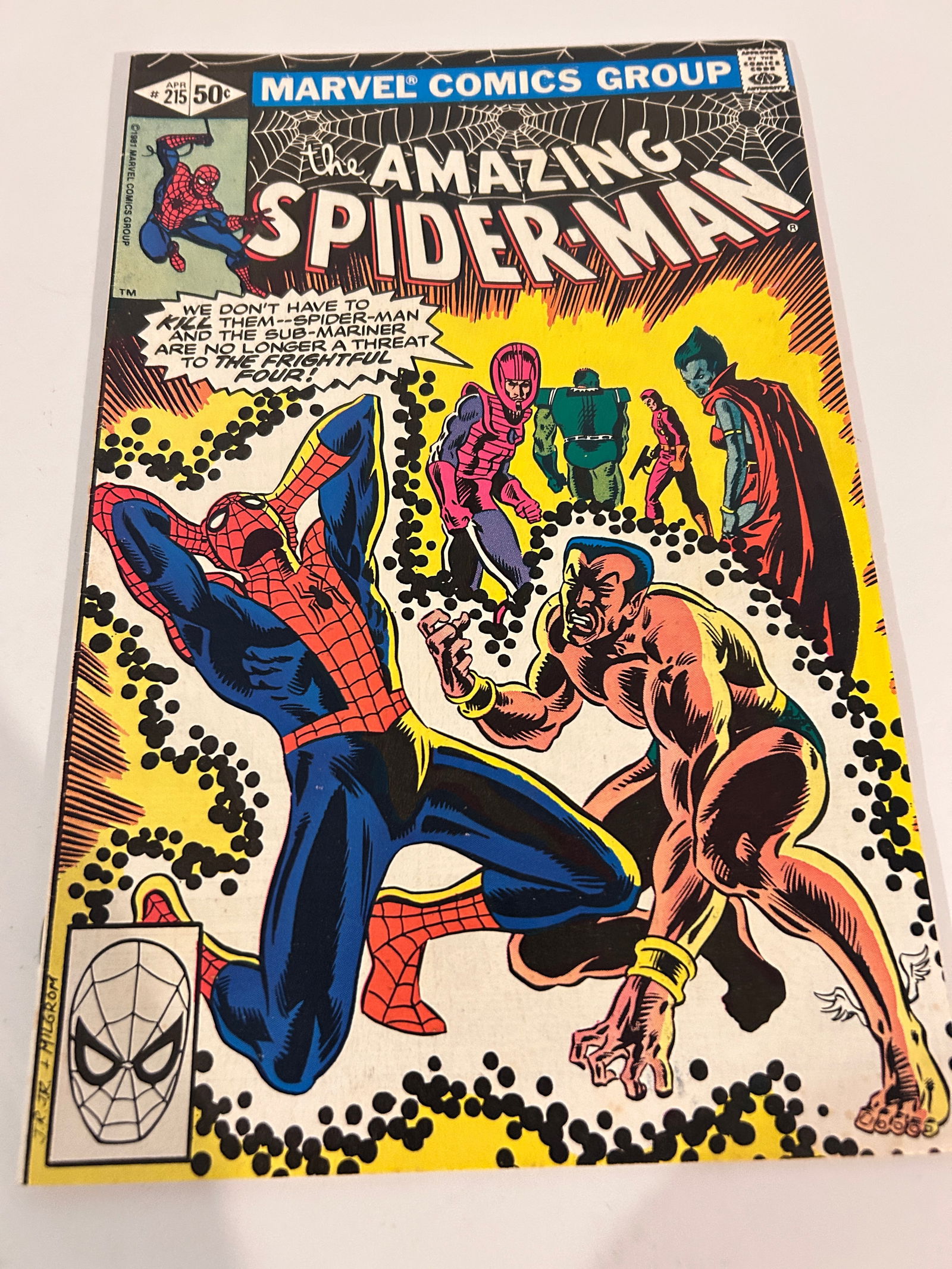 Vintage Comic Book The Amazing Spider-Man # 215: Vintage Comic Book The Amazing Spider-Man # 215 Please view all photos as they are part of the description and condition of this Item, Feel free to contact me with questions or picture requests! Used