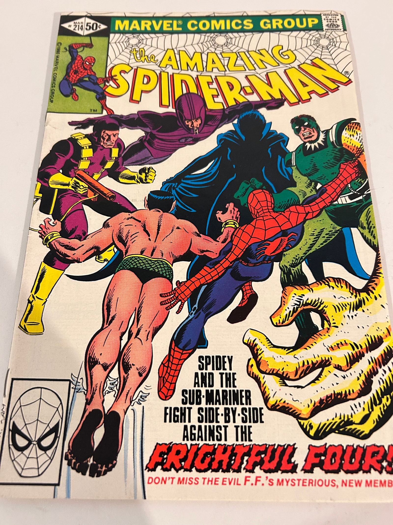 Vintage Comic Book The Amazing Spider-Man # 214: Vintage Comic Book The Amazing Spider-Man # 214 Please view all photos as they are part of the description and condition of this Item, Feel free to contact me with questions or picture requests! Used