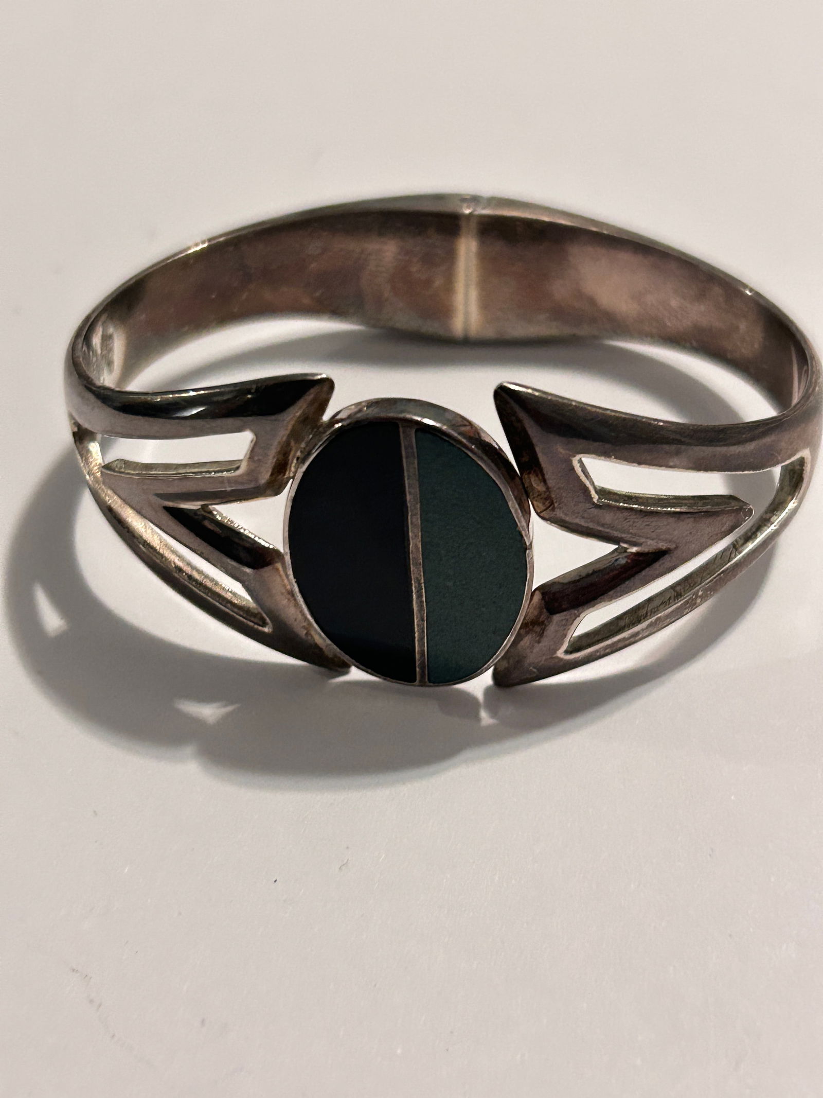 Sterling Sliver Bracelet Mexico 925 Malachite Onyx Heavy Double Hinged 7": Sterling Sliver Bracelet Mexico 925 Malachite Onyx Heavy Double Hinged 7" Please view all photos as they are part of the description and condition of this Item, Feel free to contact me with questions
