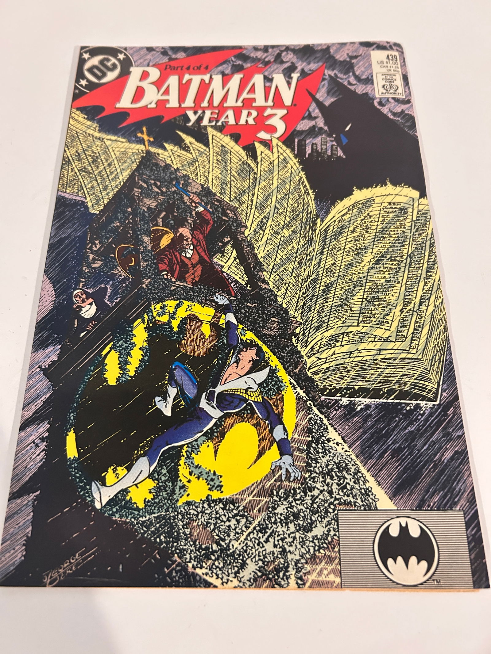Vintage Comic Book Batman # 439: Vintage Comic Book Batman # 439 Please view all photos as they are part of the description and condition of this Item, Feel free to contact me with questions or picture requests! Used Item AS IS